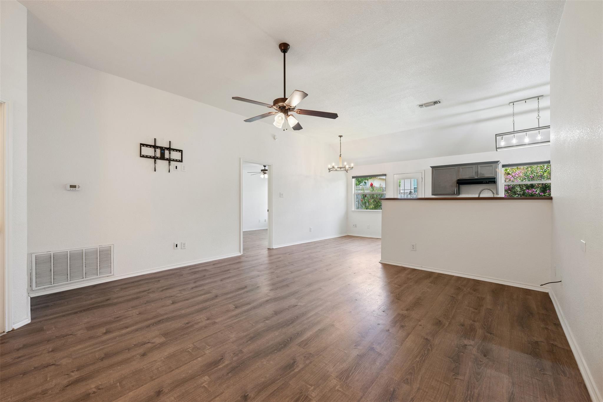 109 Calcite Ln, Jarrell, TX 76537