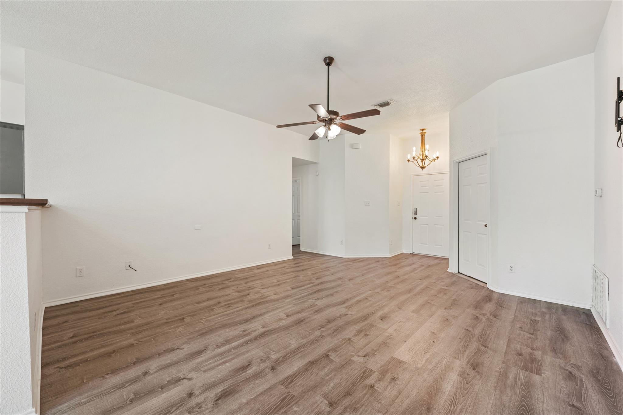 109 Calcite Ln, Jarrell, TX 76537