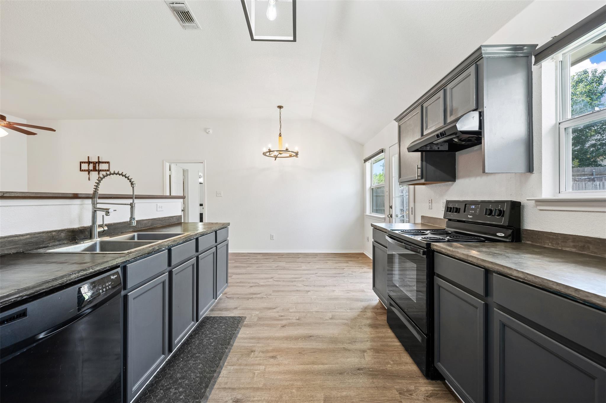 109 Calcite Ln, Jarrell, TX 76537