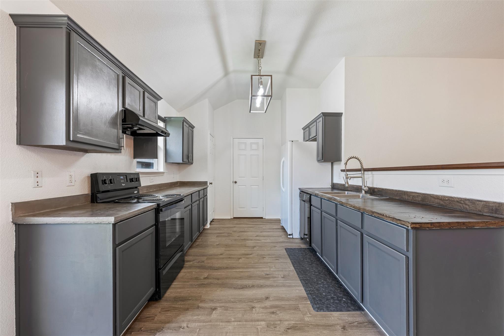 109 Calcite Ln, Jarrell, TX 76537