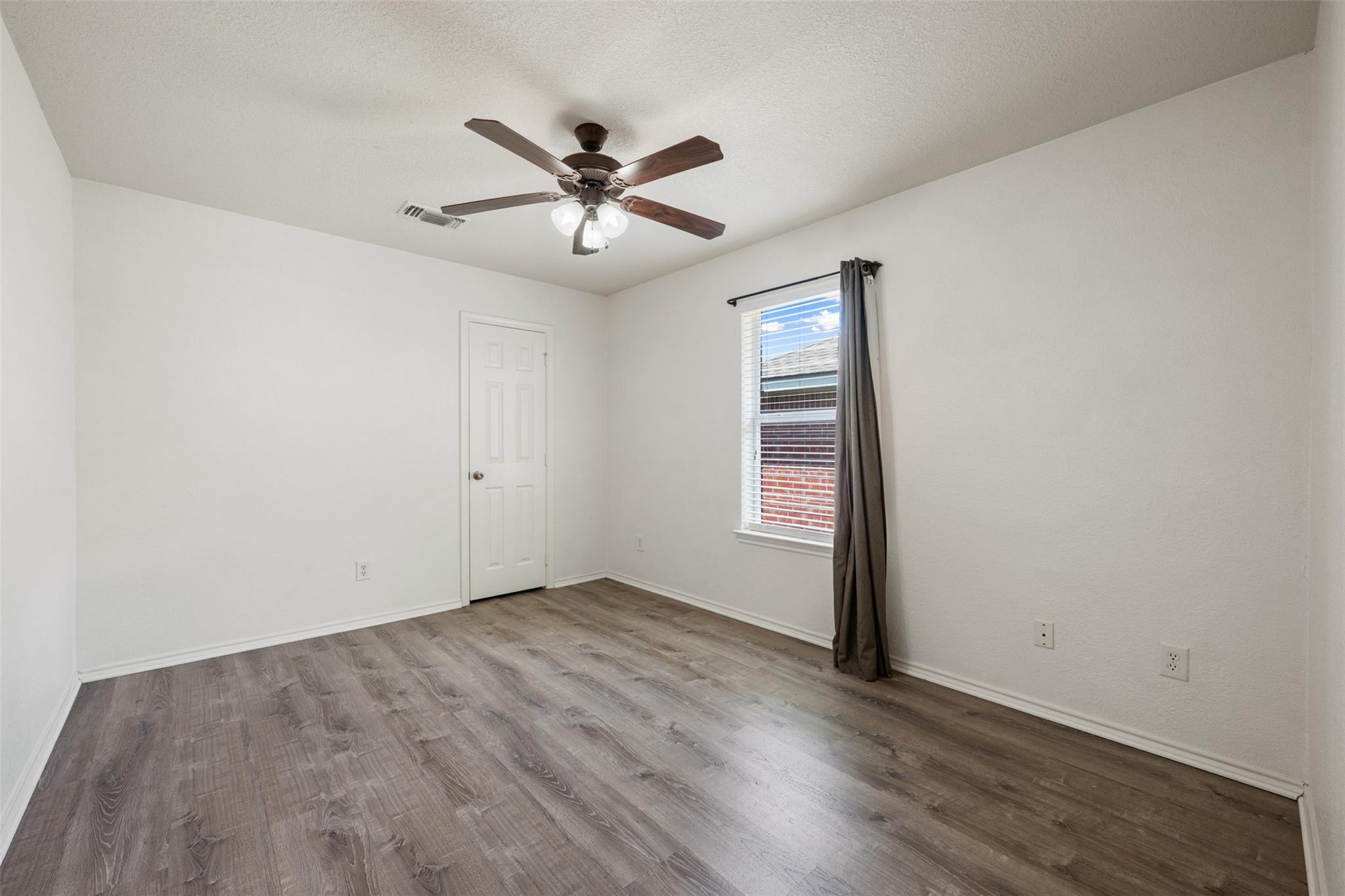 109 Calcite Ln, Jarrell, TX 76537