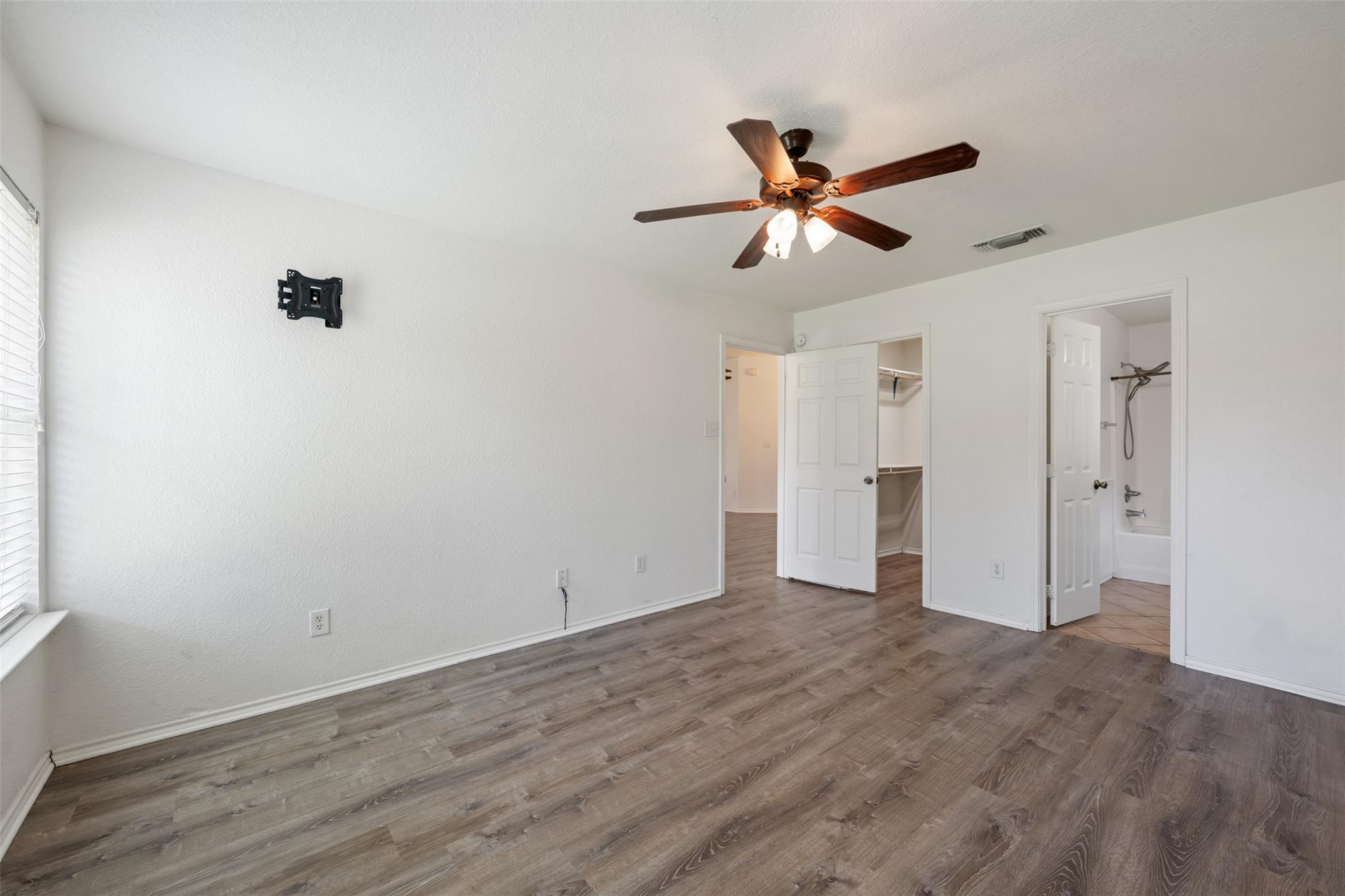 109 Calcite Ln, Jarrell, TX 76537