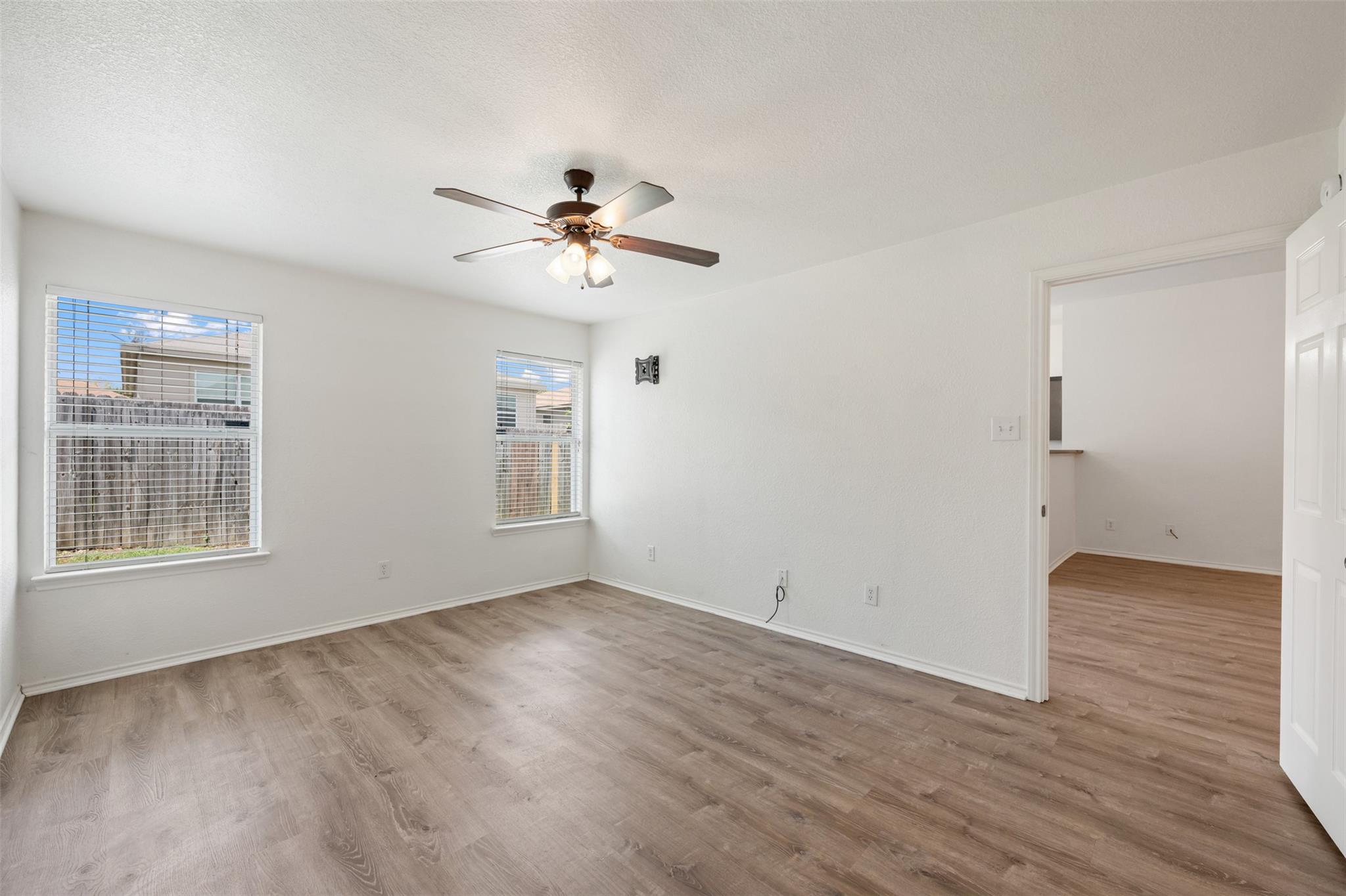 109 Calcite Ln, Jarrell, TX 76537