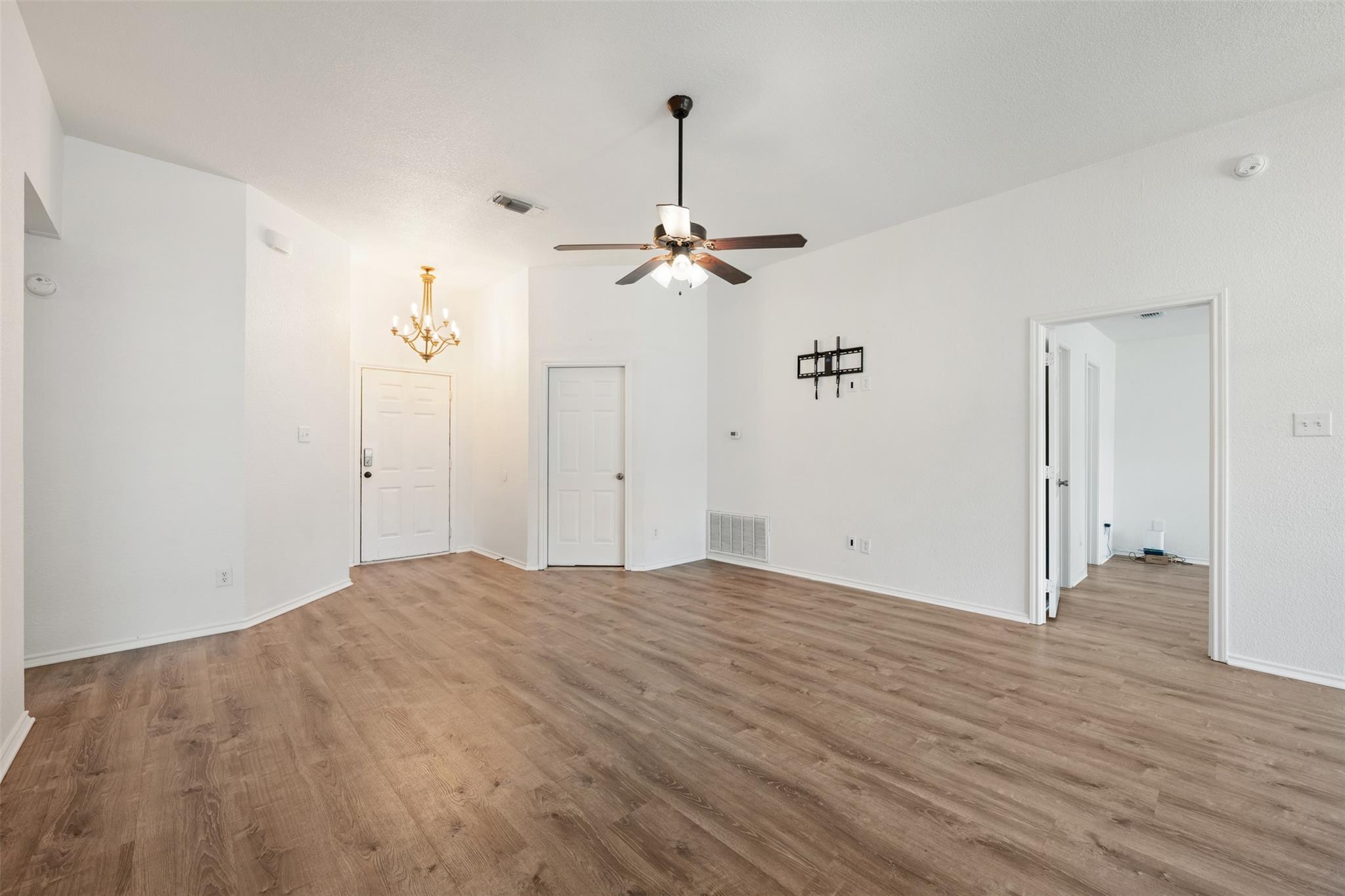 109 Calcite Ln, Jarrell, TX 76537