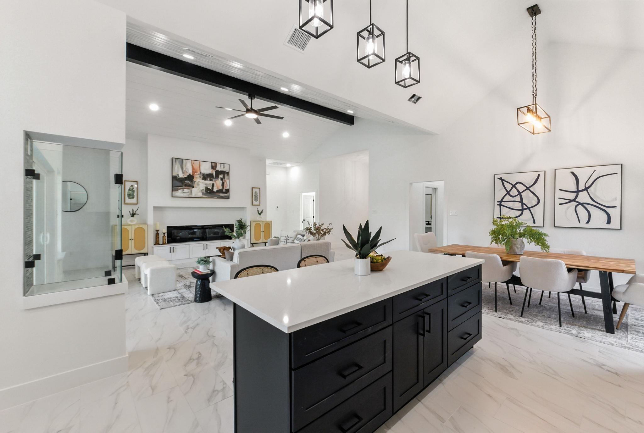 418 Bedford Dr, Spicewood, TX 78669