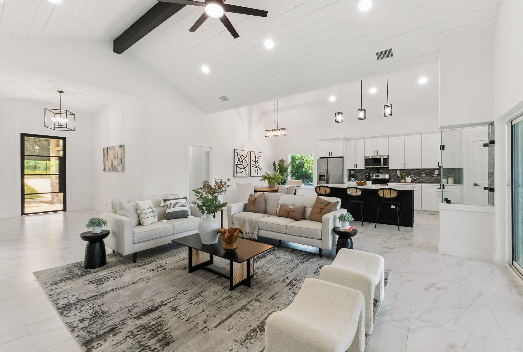 418 Bedford Dr, Spicewood, TX 78669