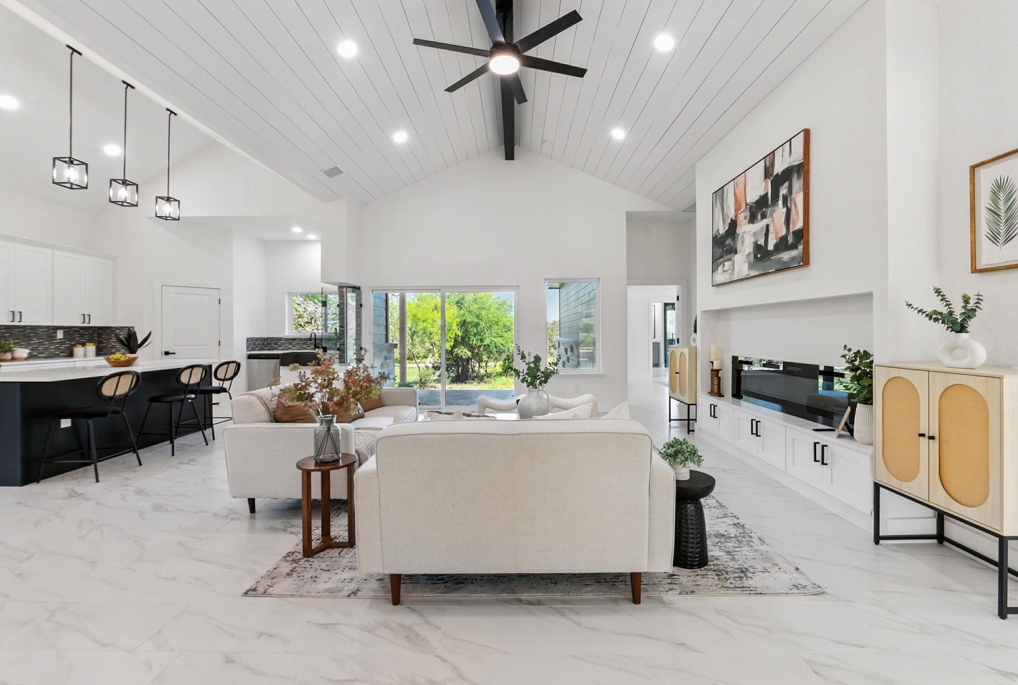 418 Bedford Dr, Spicewood, TX 78669