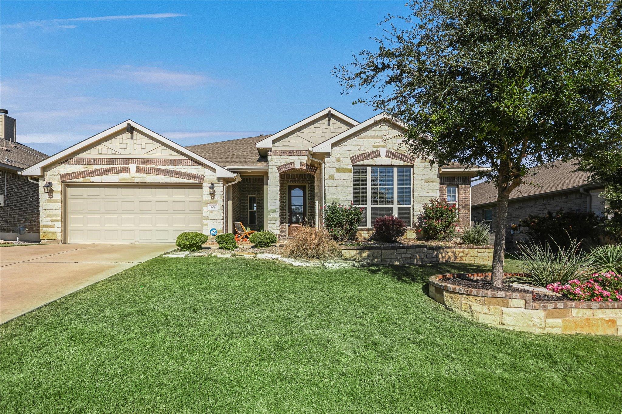 104 W Highfield St, Hutto, TX 78634