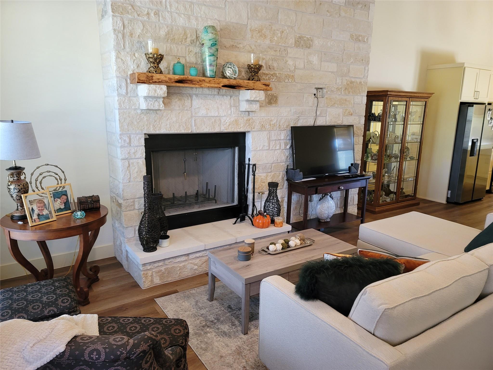 1248 Lake Shore Dr # B, Spicewood, TX 78669