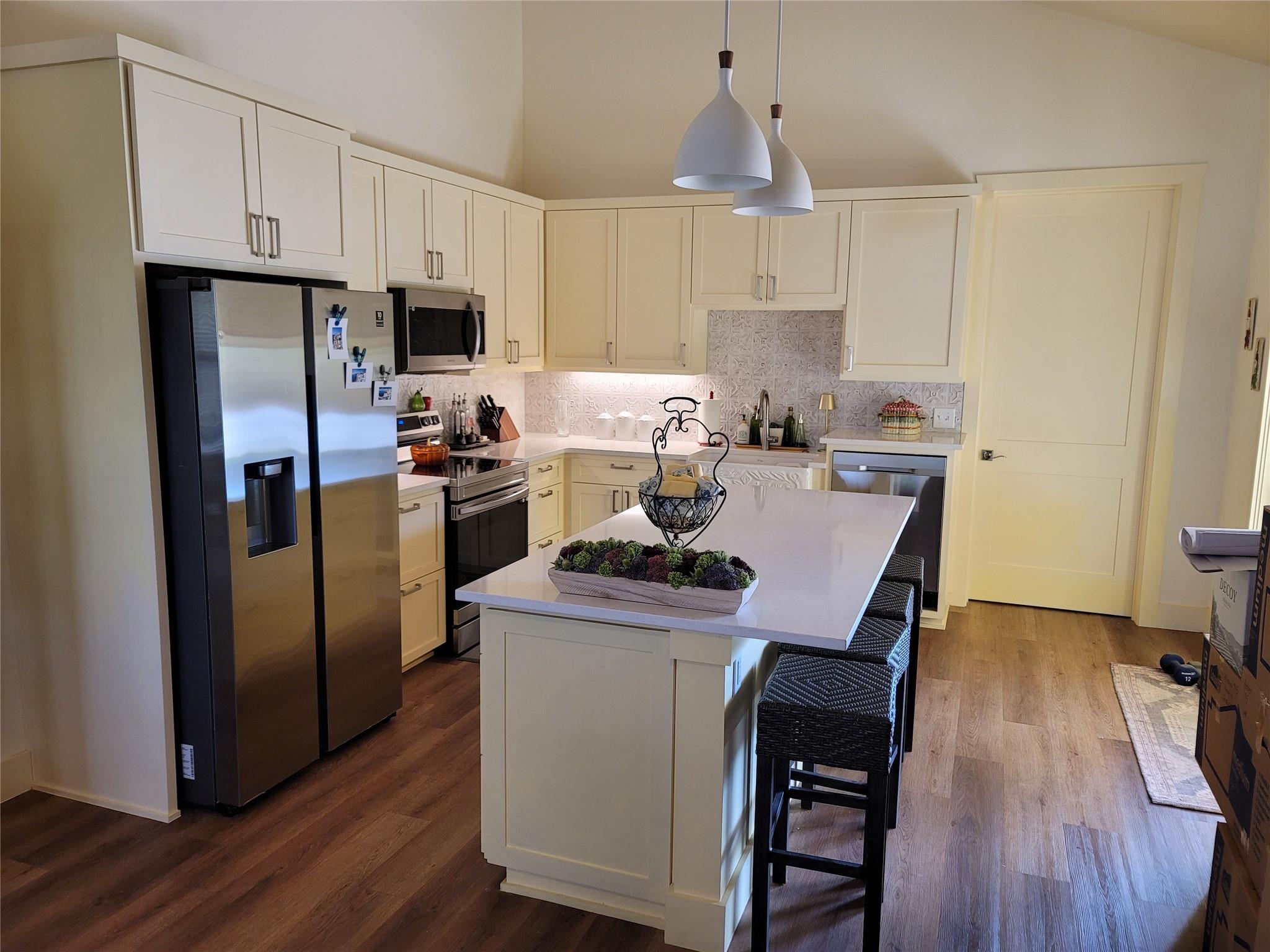 1248 Lake Shore Dr # B, Spicewood, TX 78669