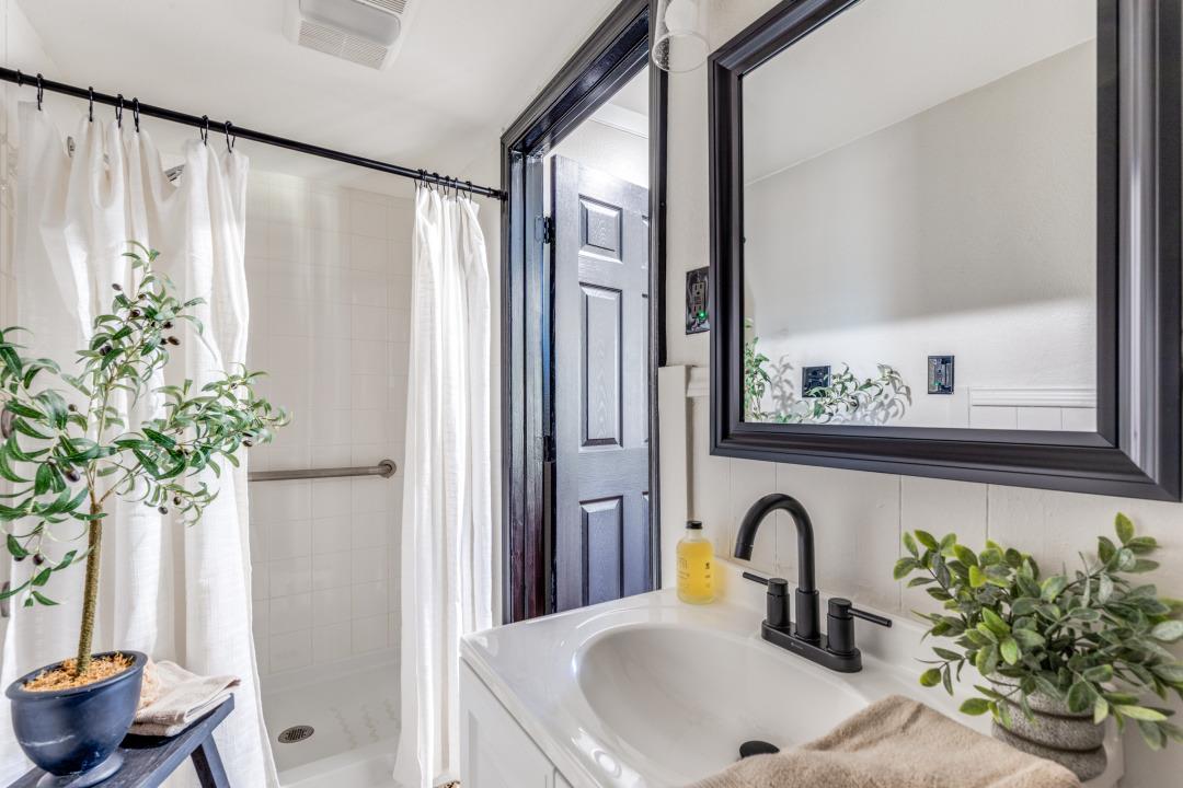 12901 Lamplight Village Ave, Austin, TX 78727