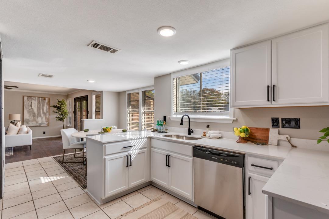 12901 Lamplight Village Ave, Austin, TX 78727