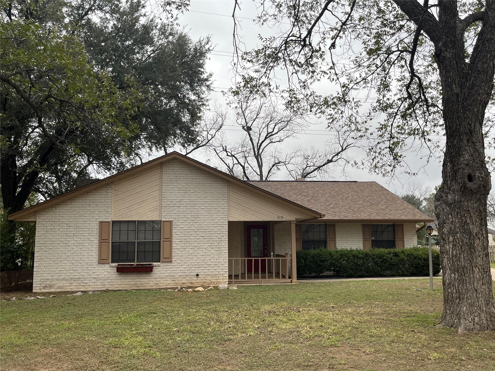 319 Columbine St, Meadowlakes, TX 78654