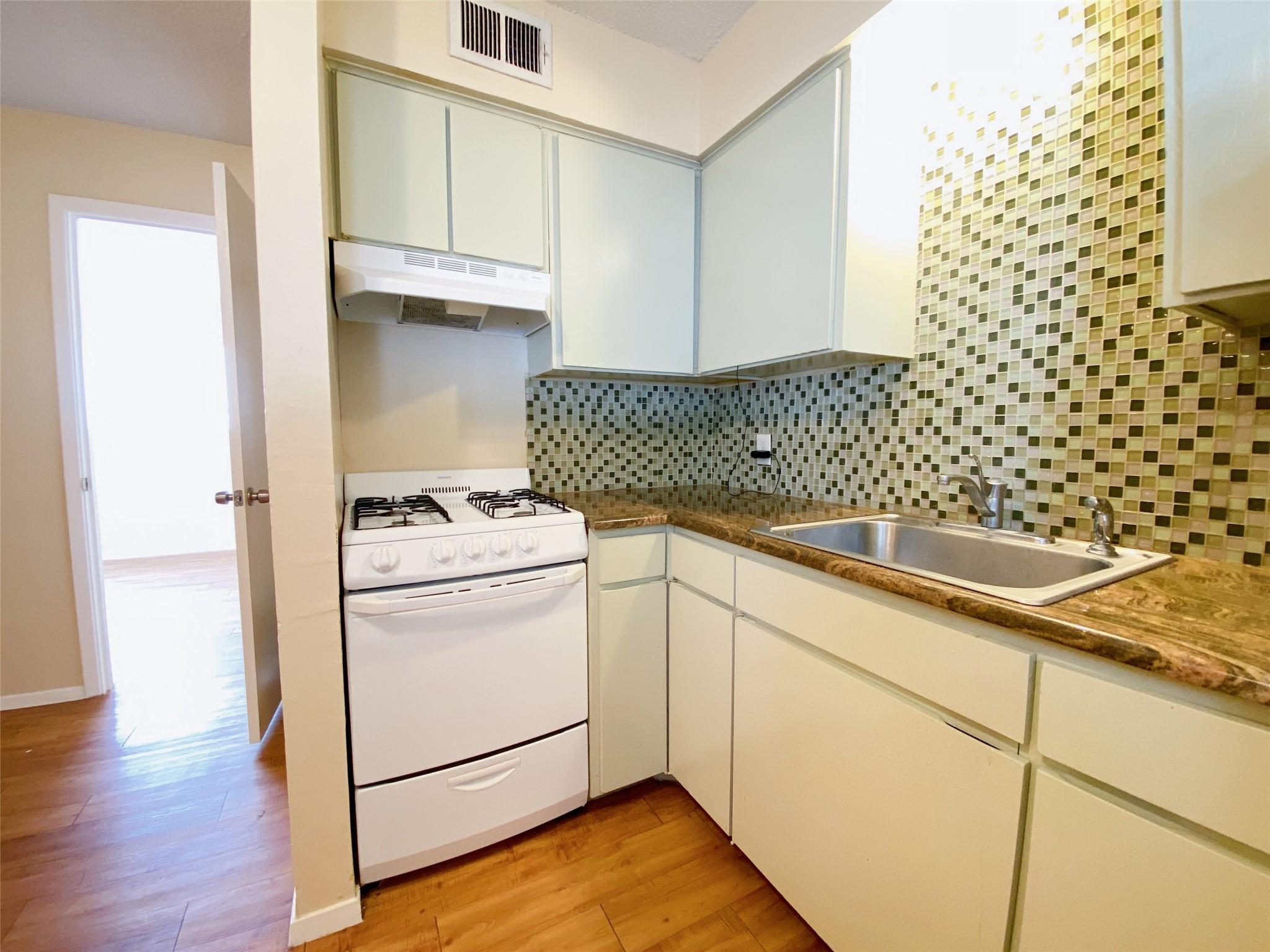 2800 Swisher St # 217, Austin, TX 78705