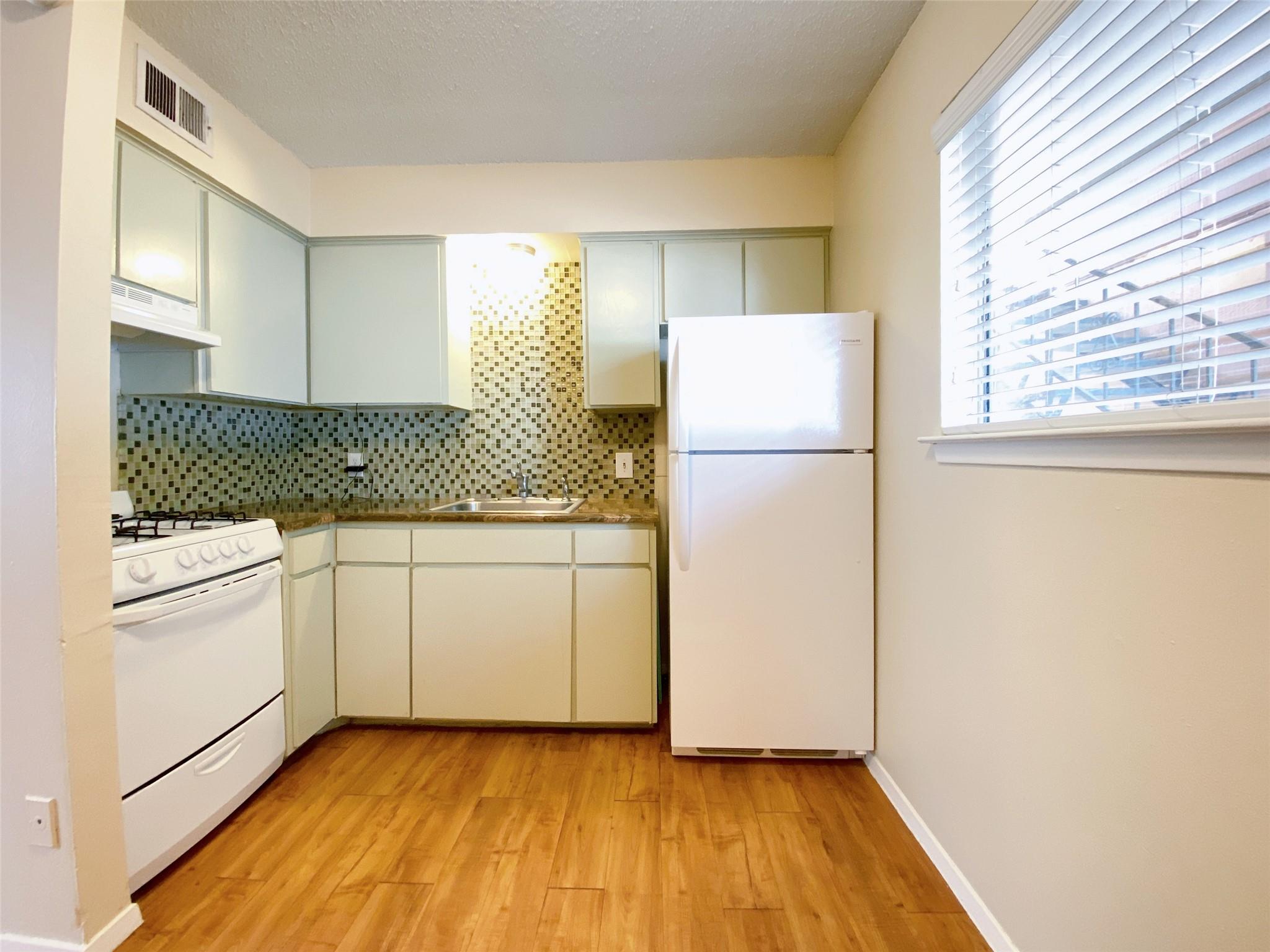 2800 Swisher St # 217, Austin, TX 78705