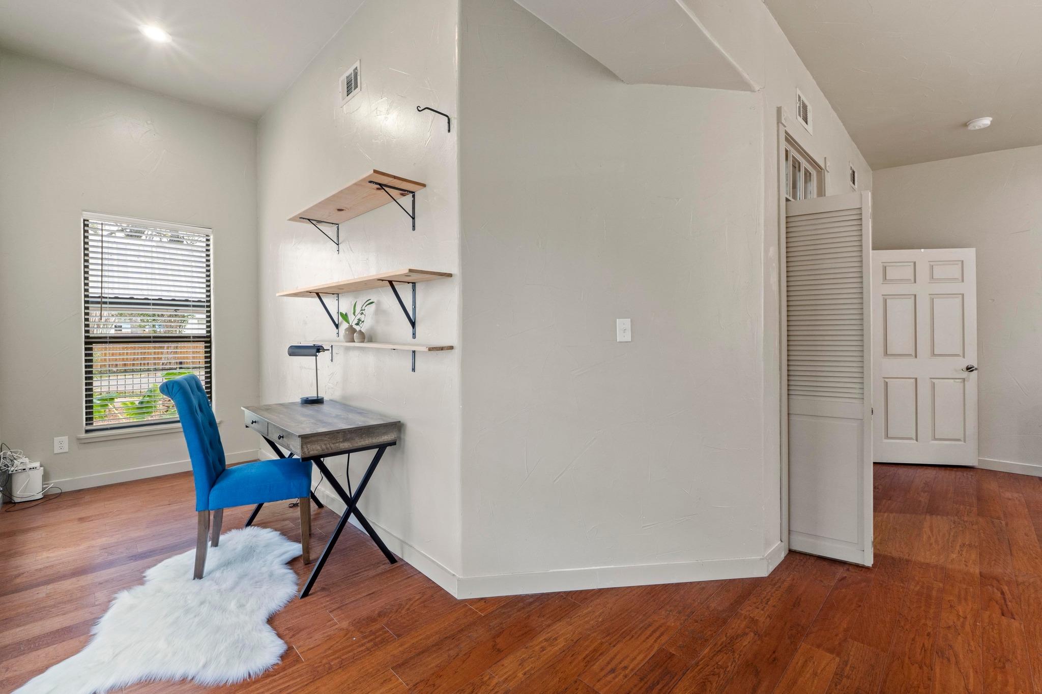 305 East St, Hutto, TX 78634