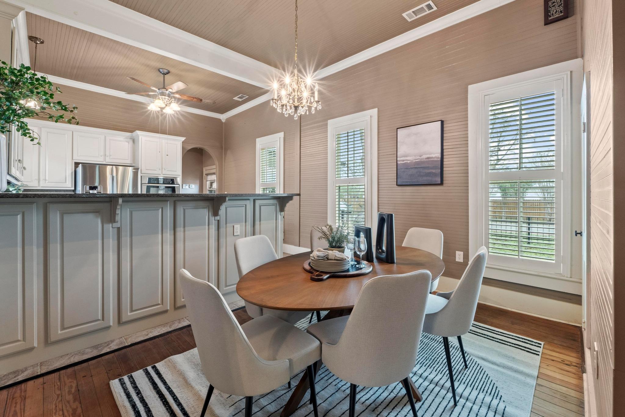 305 East St, Hutto, TX 78634