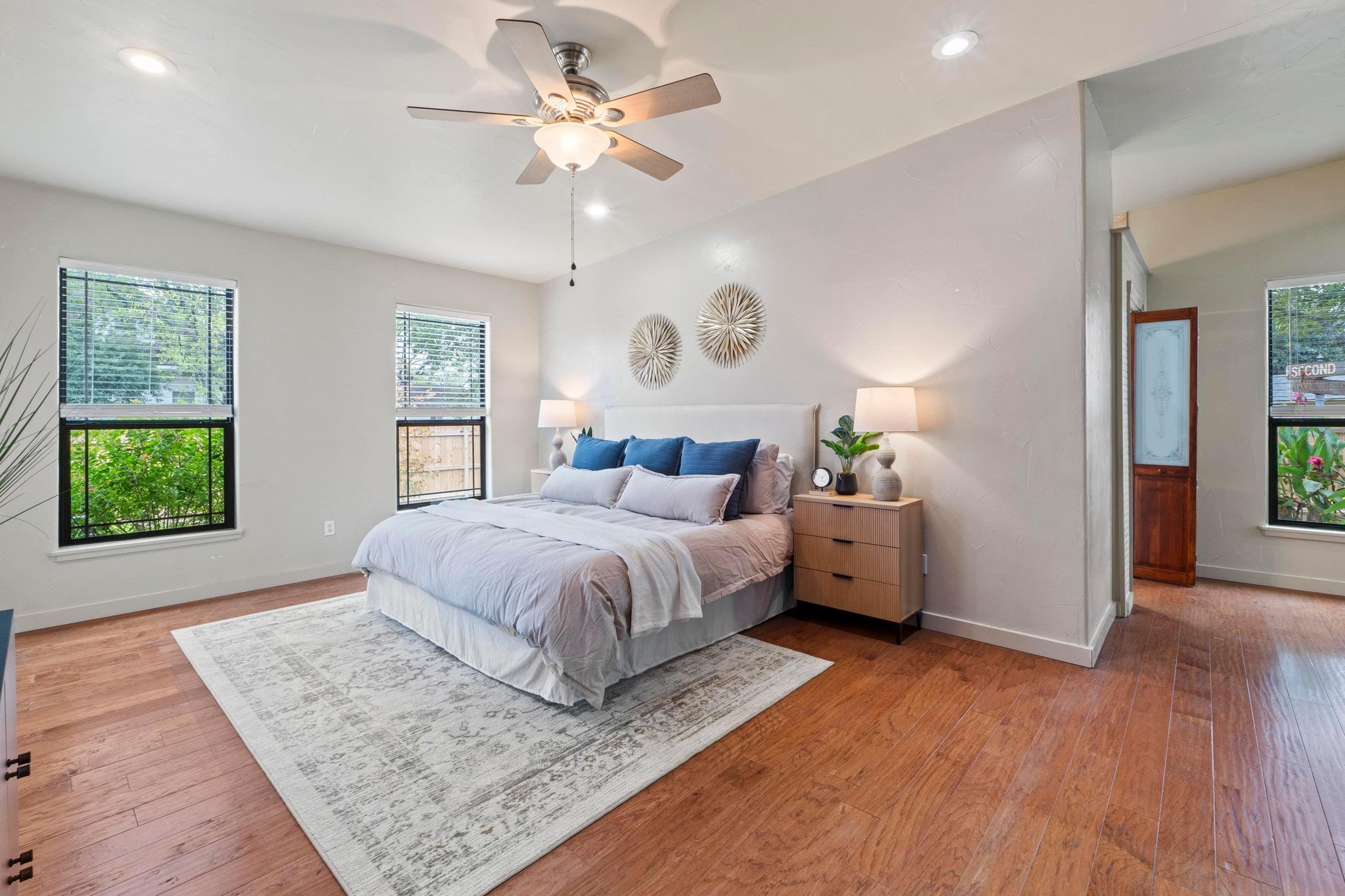 305 East St, Hutto, TX 78634