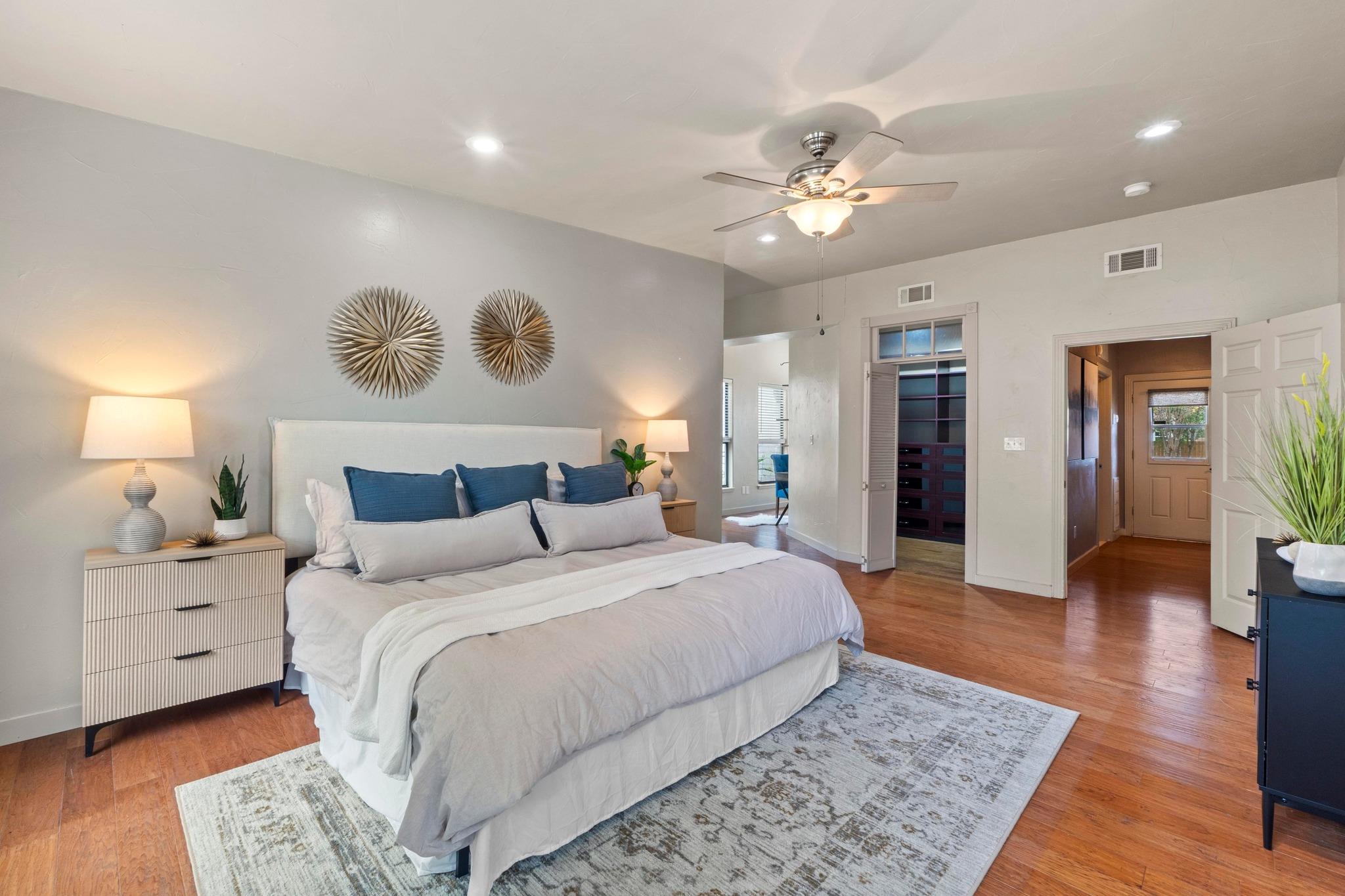 305 East St, Hutto, TX 78634