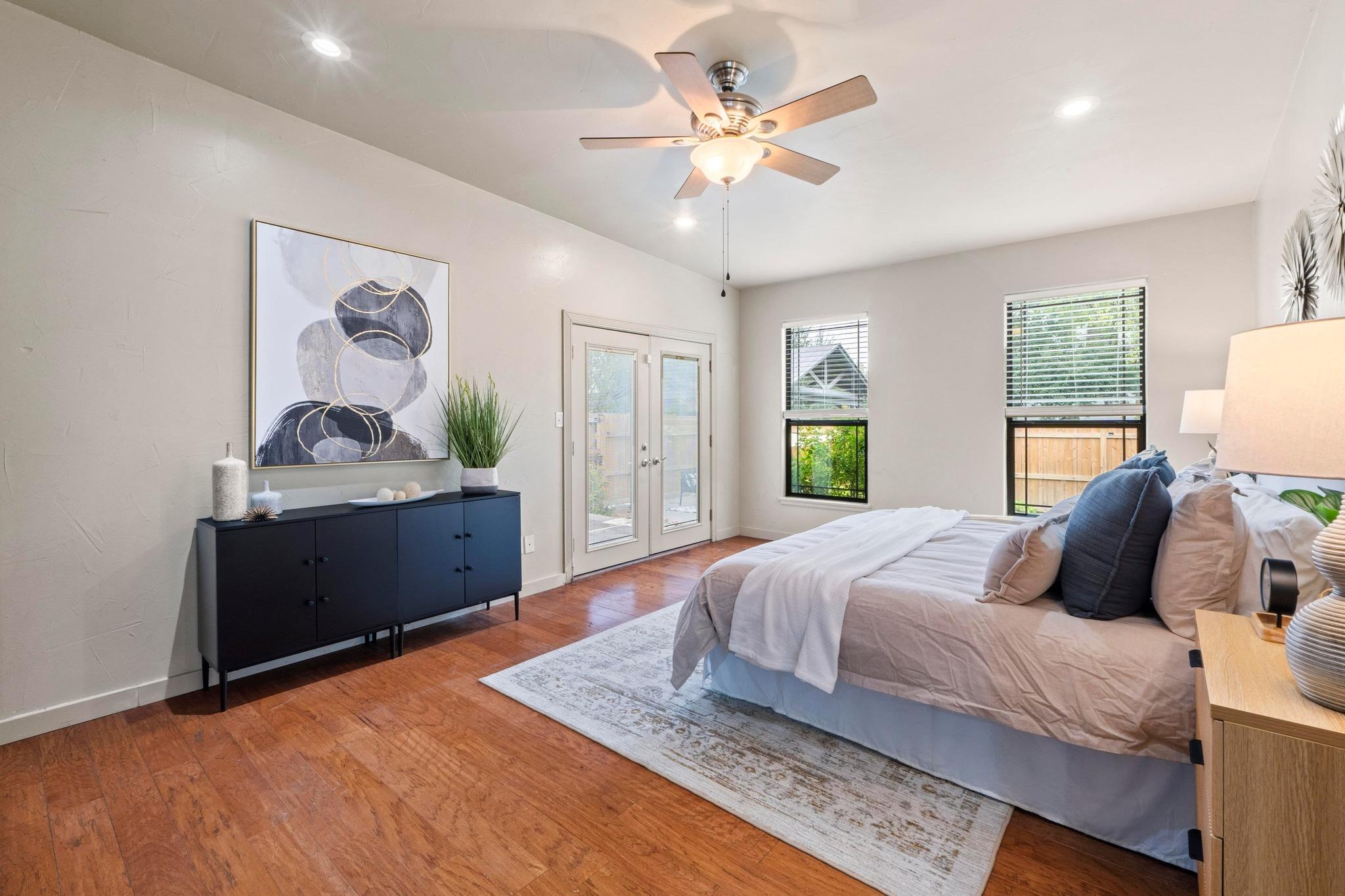 305 East St, Hutto, TX 78634