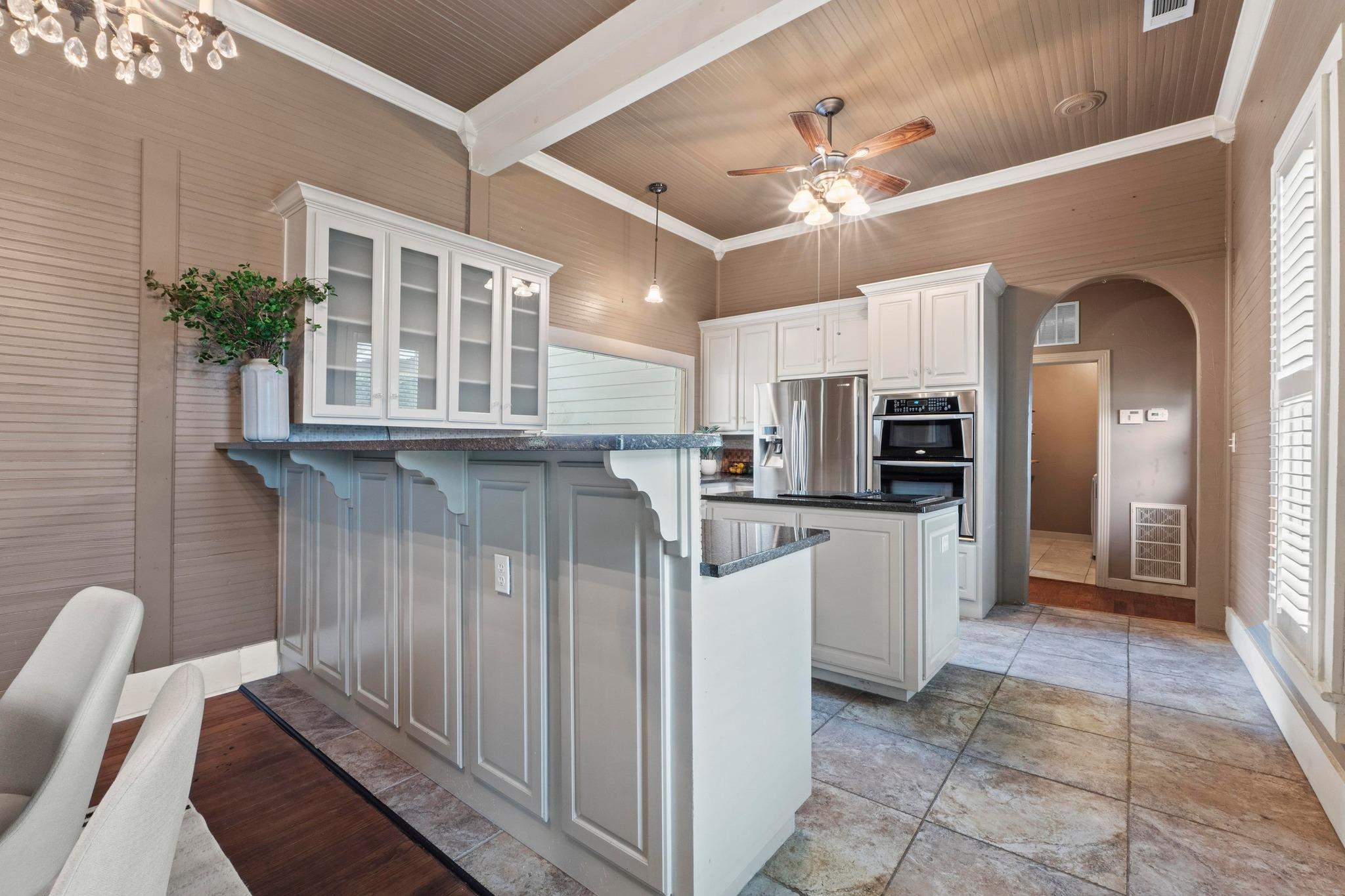 305 East St, Hutto, TX 78634