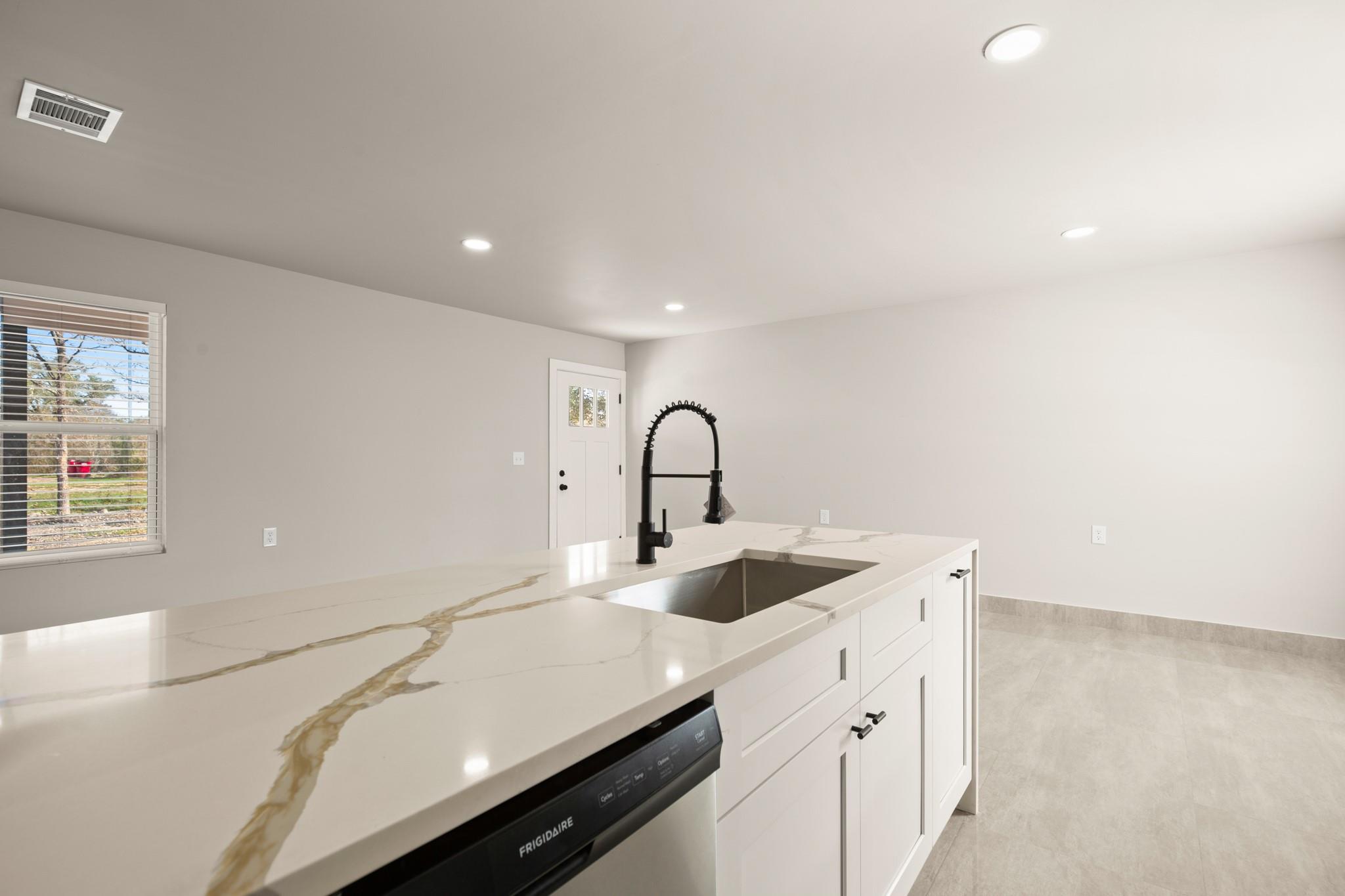 183 Mimosa Rd, Dale, TX 78616