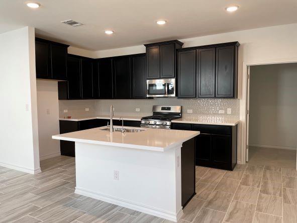 401 Stinchcomb Rd, Hutto, TX 78634