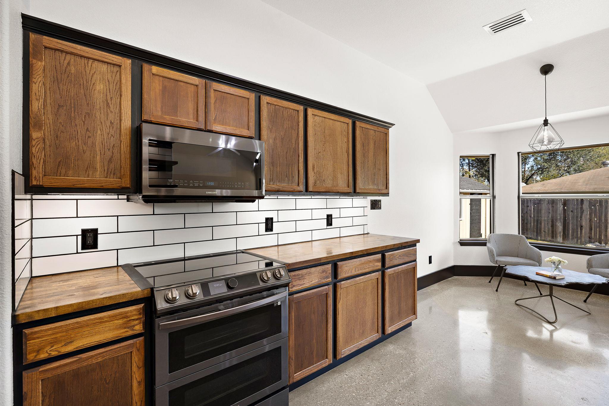 100 Whitfield St, Hutto, TX 78634