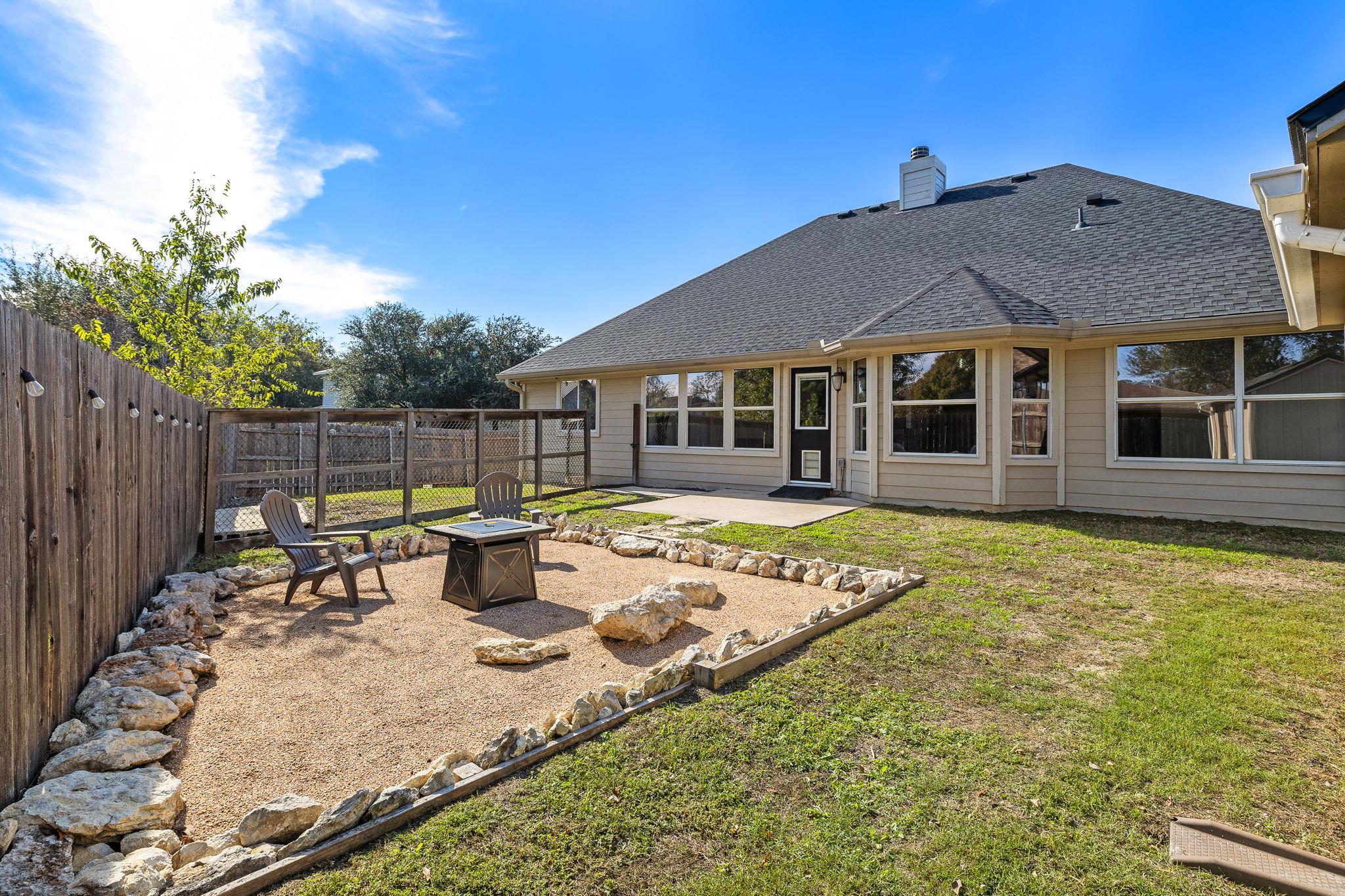 100 Whitfield St, Hutto, TX 78634