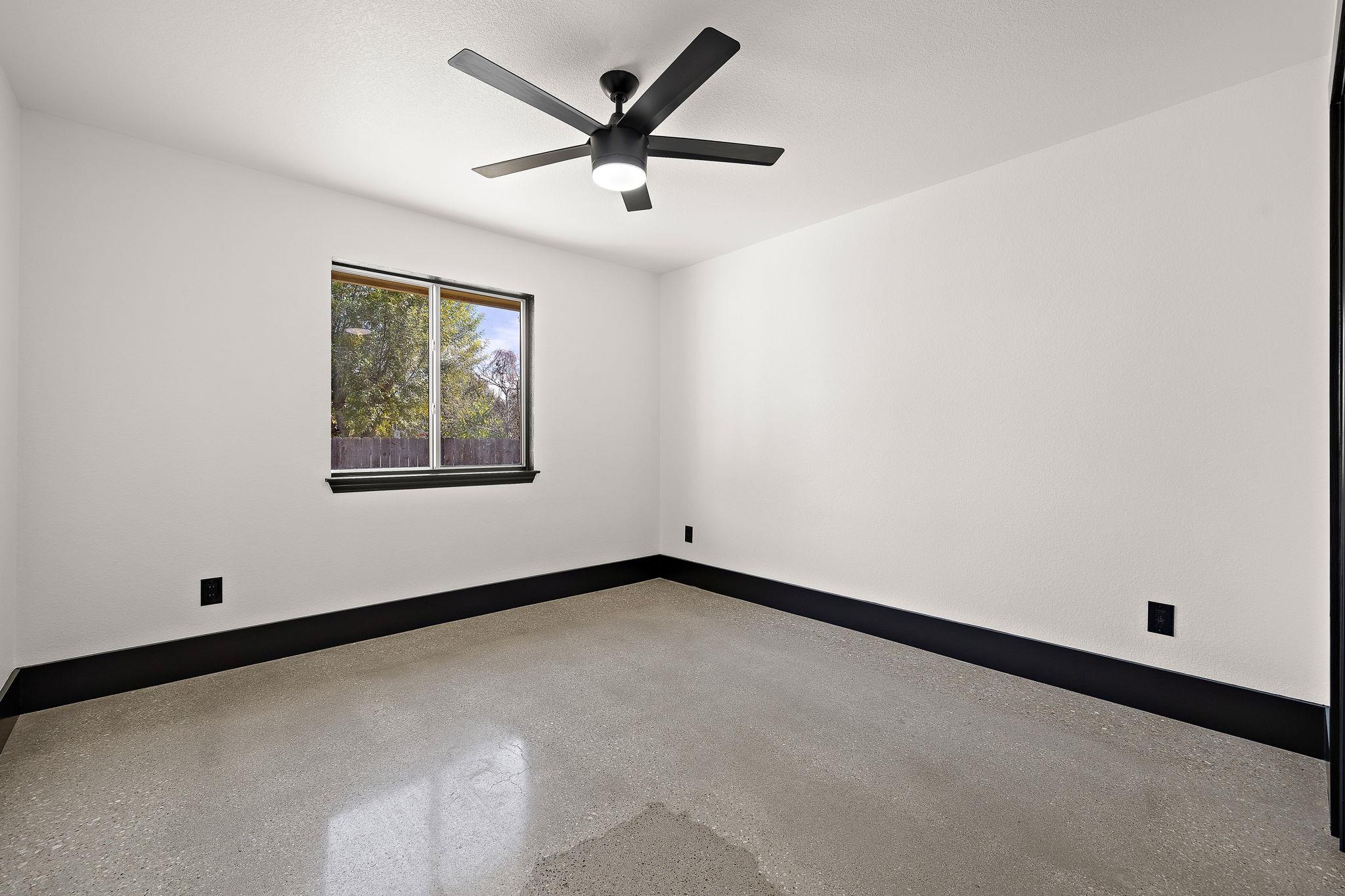 100 Whitfield St, Hutto, TX 78634