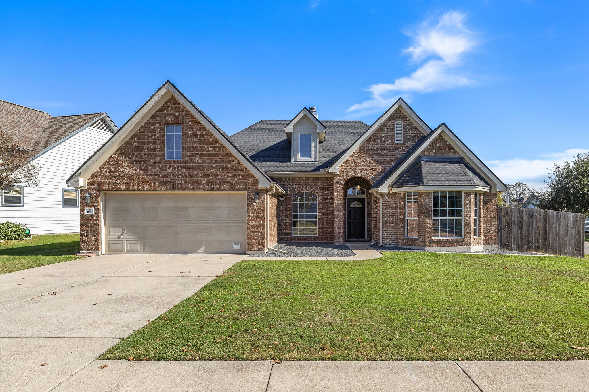 100 Whitfield St, Hutto, TX 78634