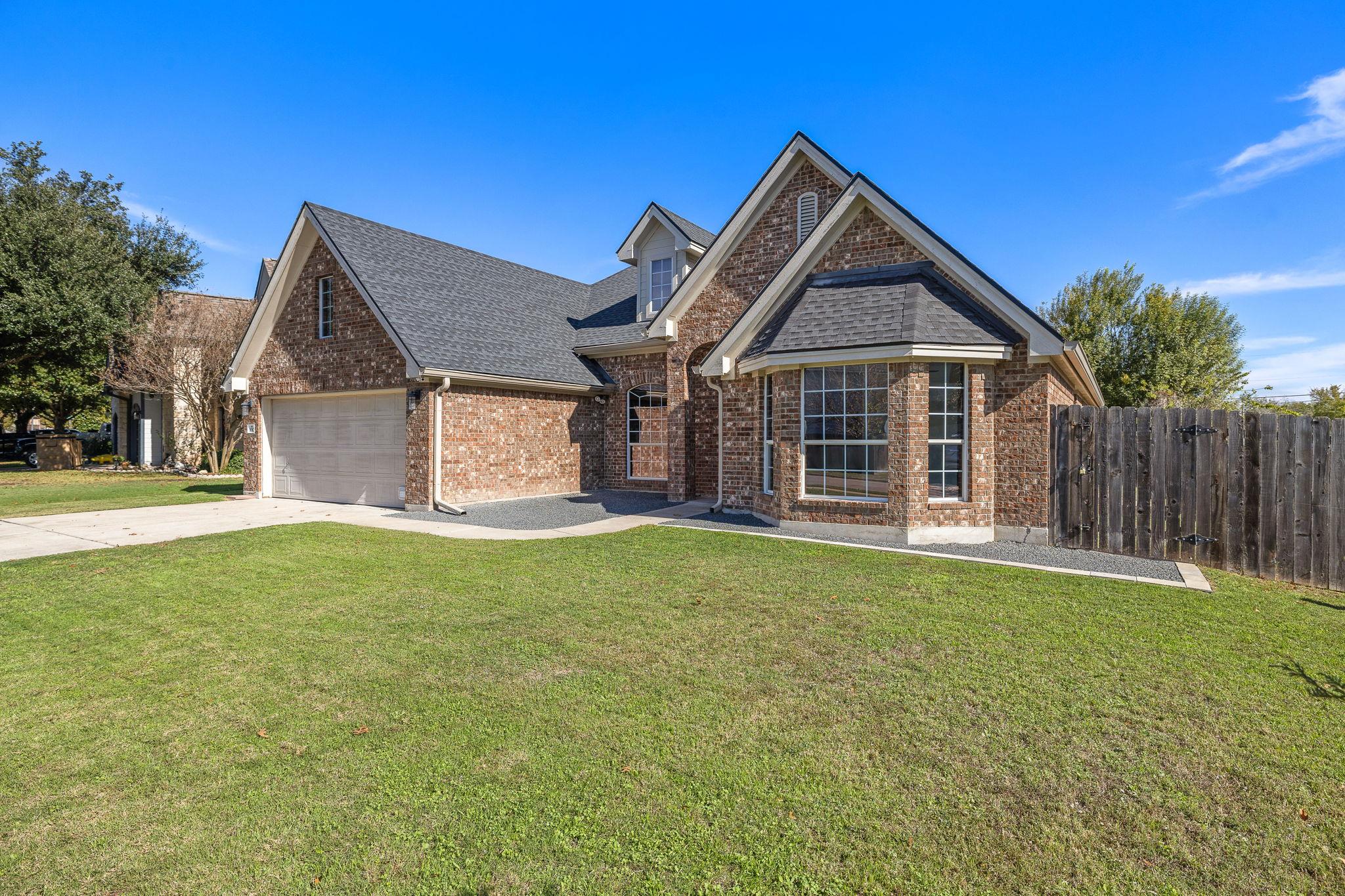 100 Whitfield St, Hutto, TX 78634