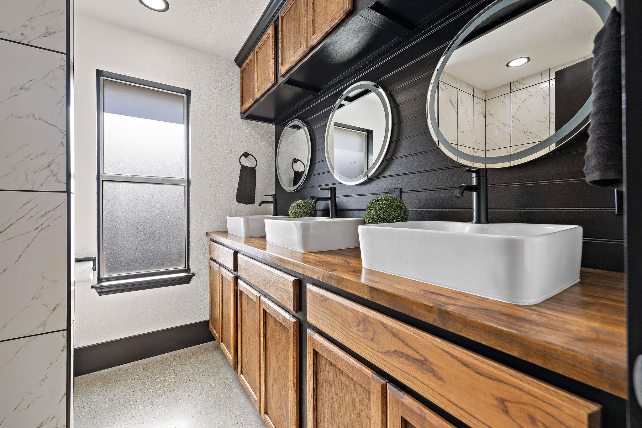 100 Whitfield St, Hutto, TX 78634