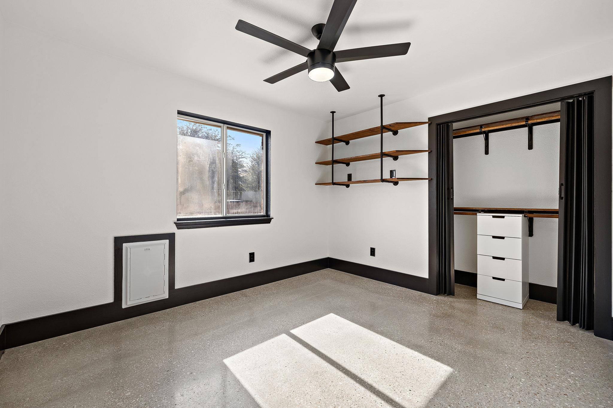 100 Whitfield St, Hutto, TX 78634