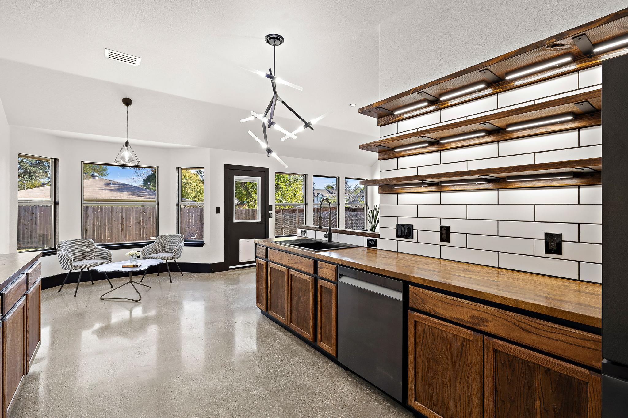 100 Whitfield St, Hutto, TX 78634