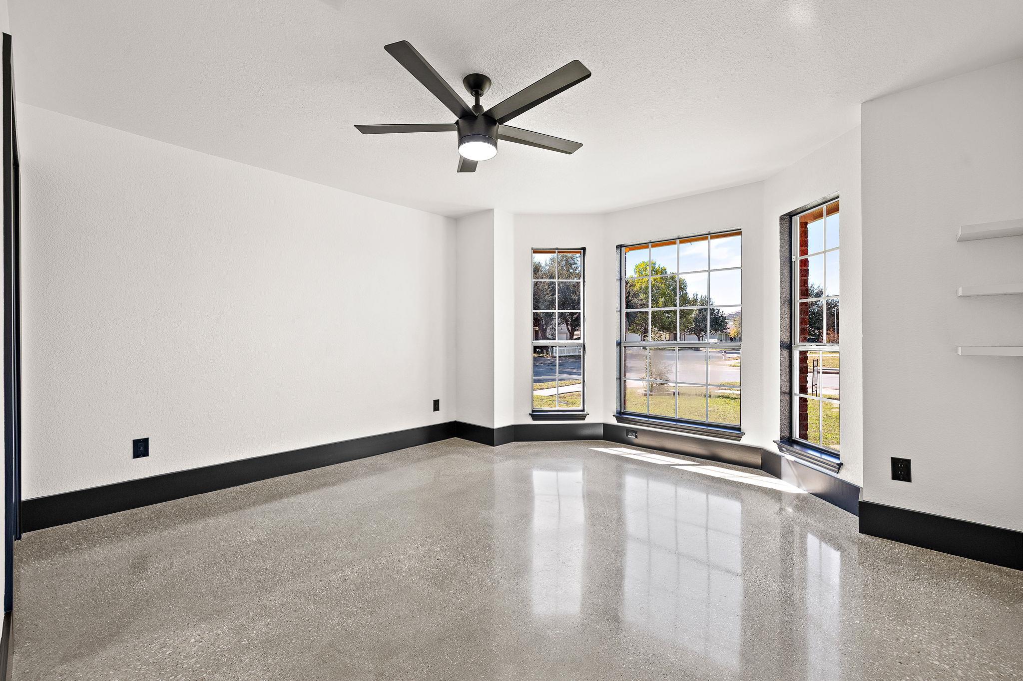 100 Whitfield St, Hutto, TX 78634