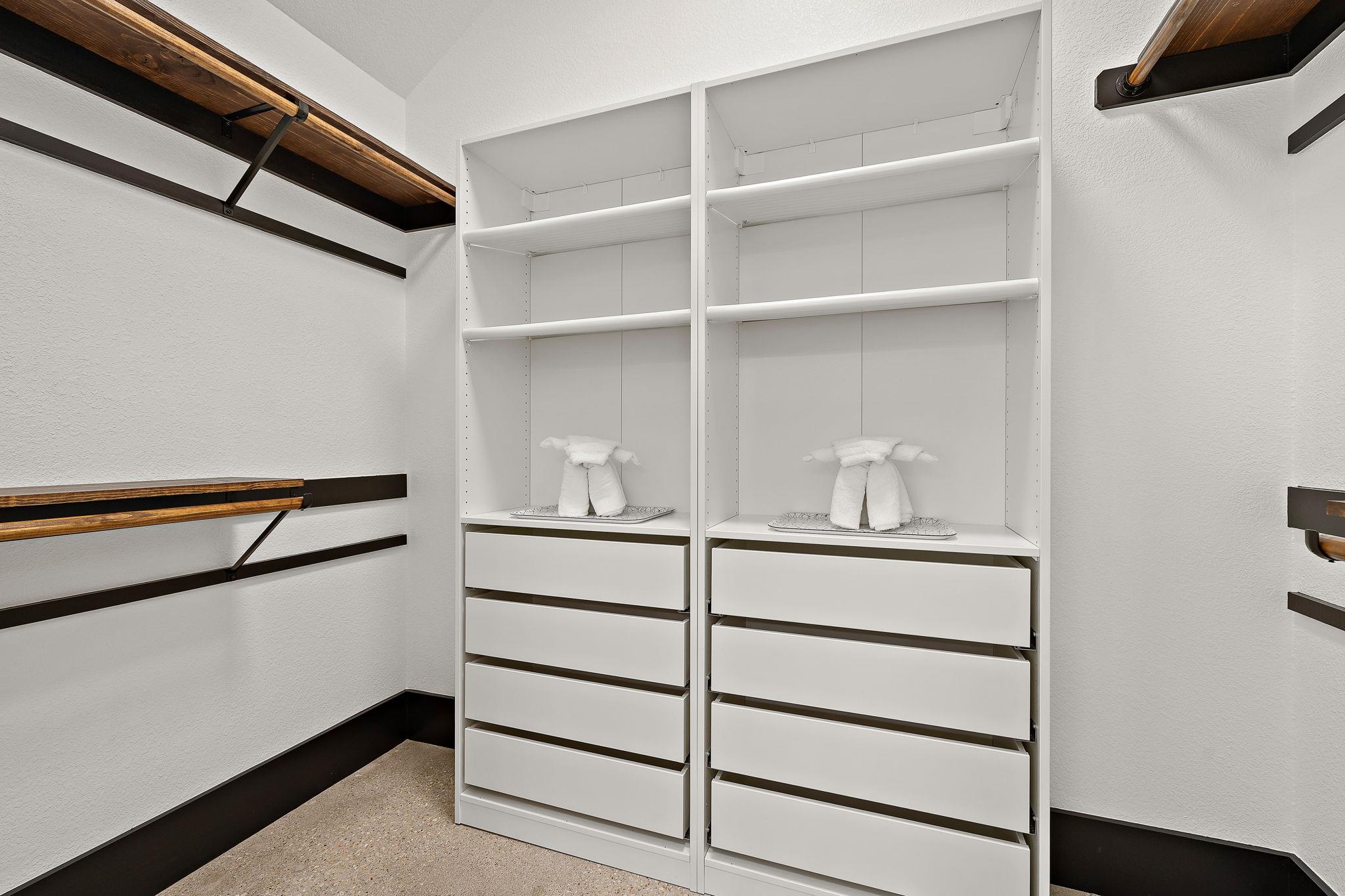 100 Whitfield St, Hutto, TX 78634