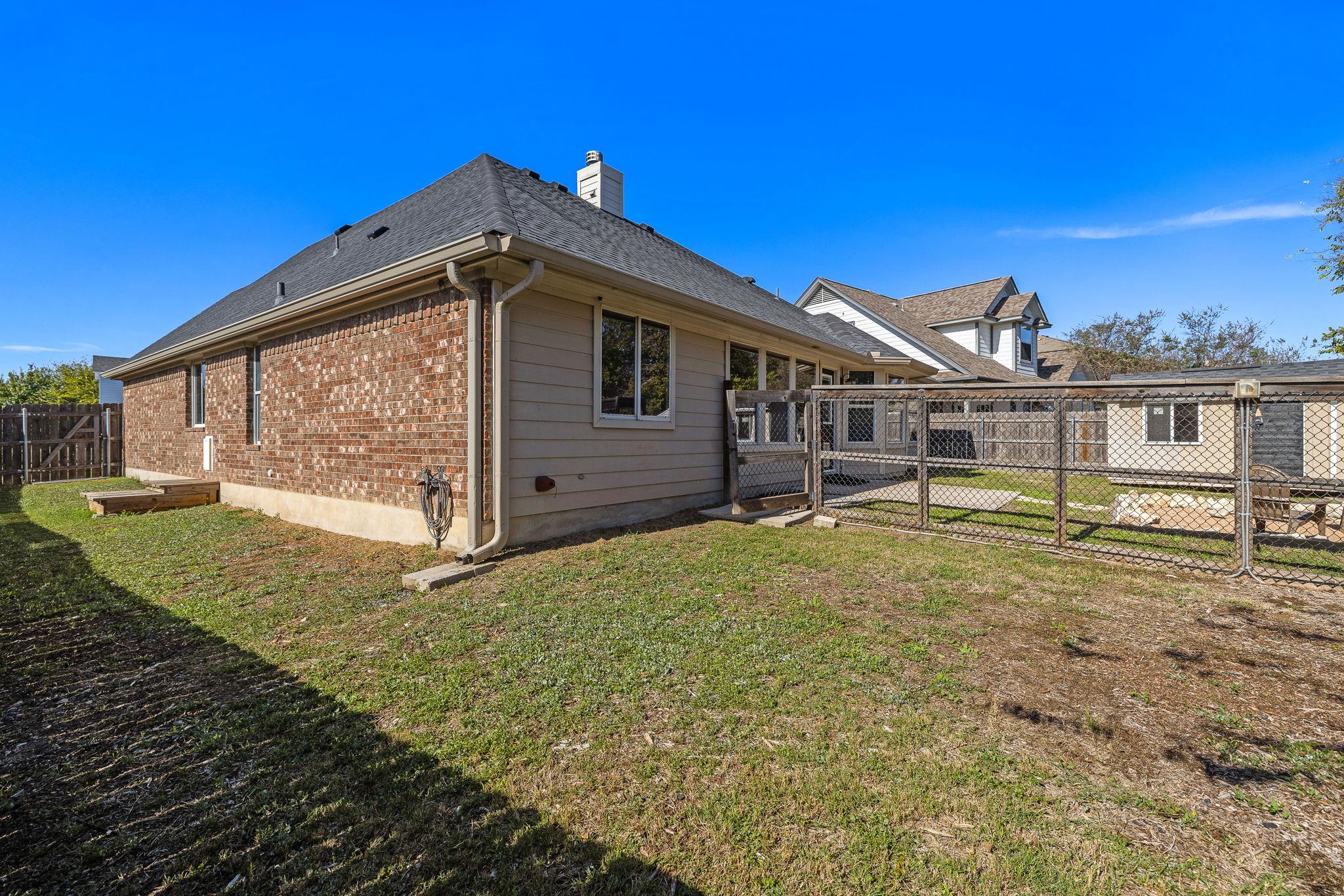 100 Whitfield St, Hutto, TX 78634
