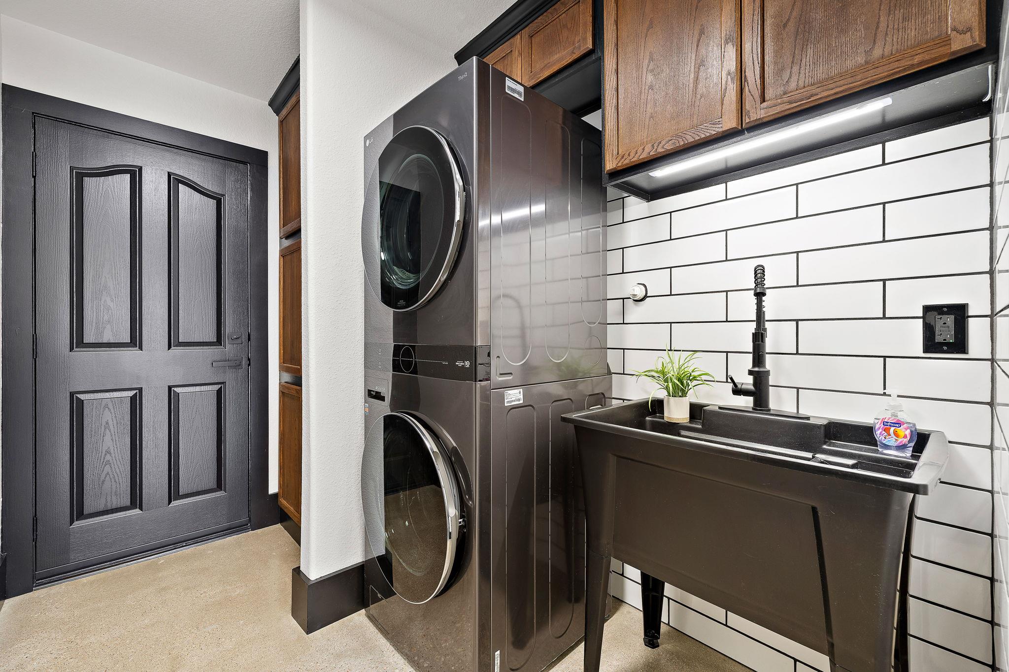 100 Whitfield St, Hutto, TX 78634