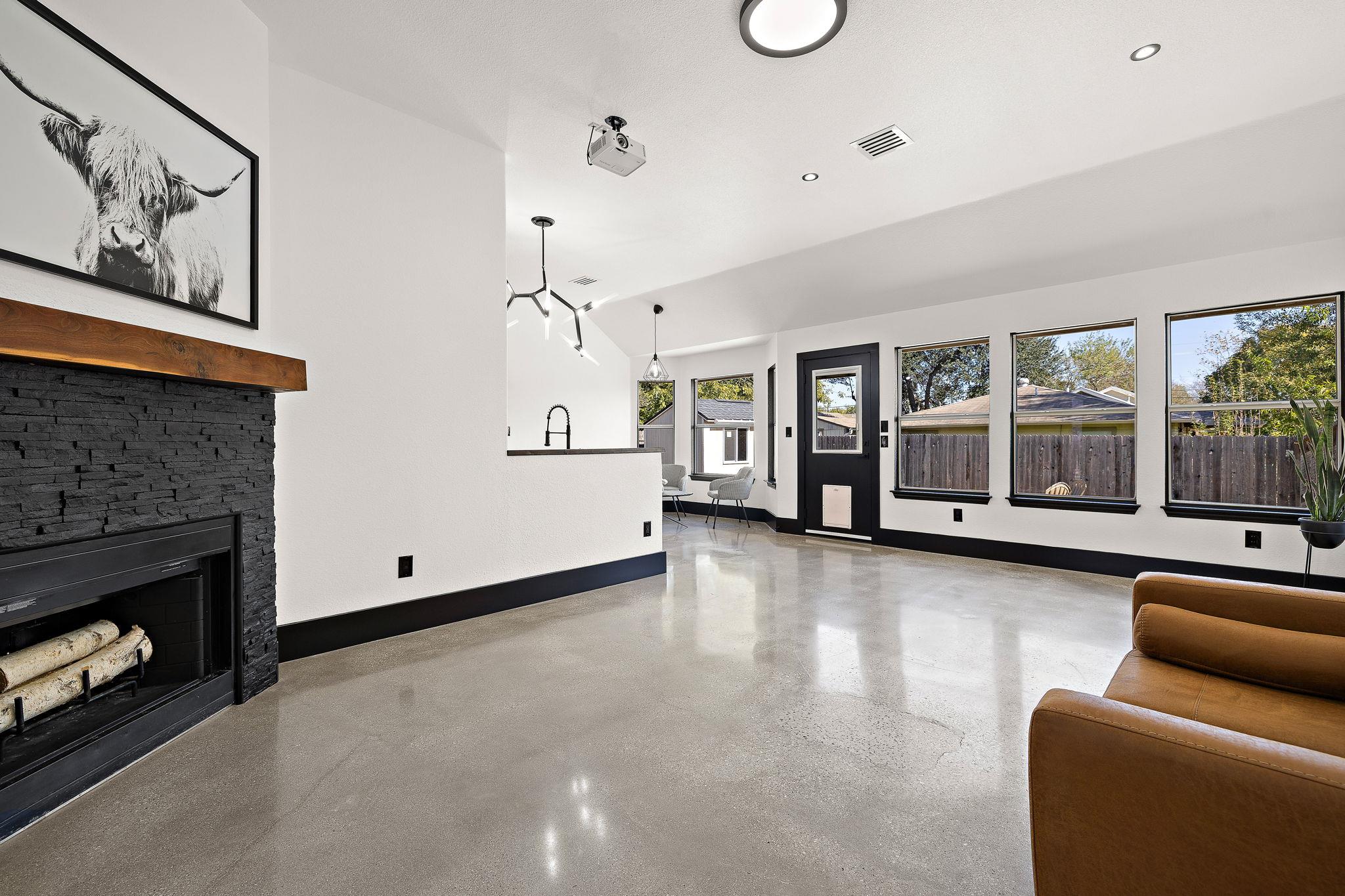 100 Whitfield St, Hutto, TX 78634