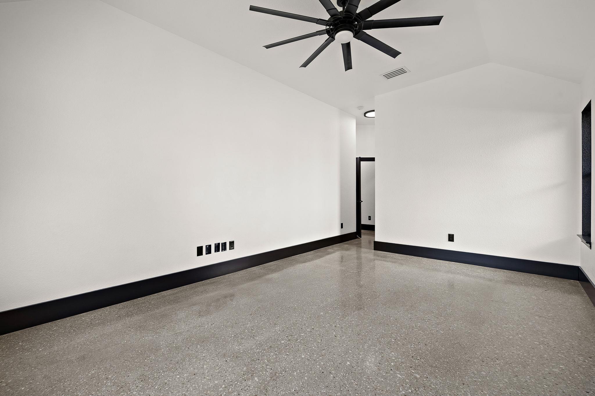 100 Whitfield St, Hutto, TX 78634