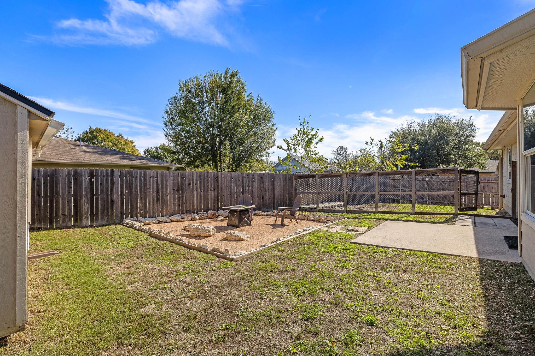 100 Whitfield St, Hutto, TX 78634