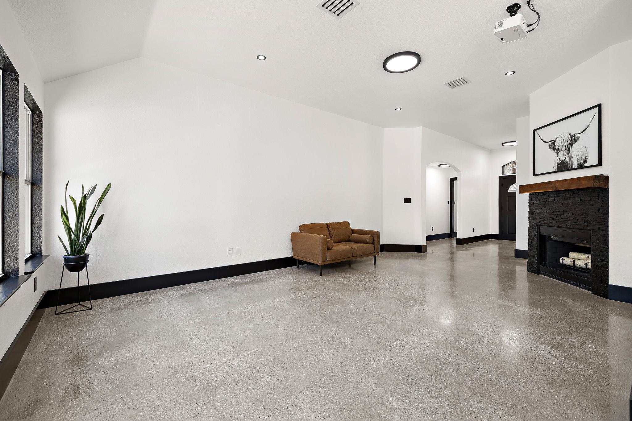 100 Whitfield St, Hutto, TX 78634