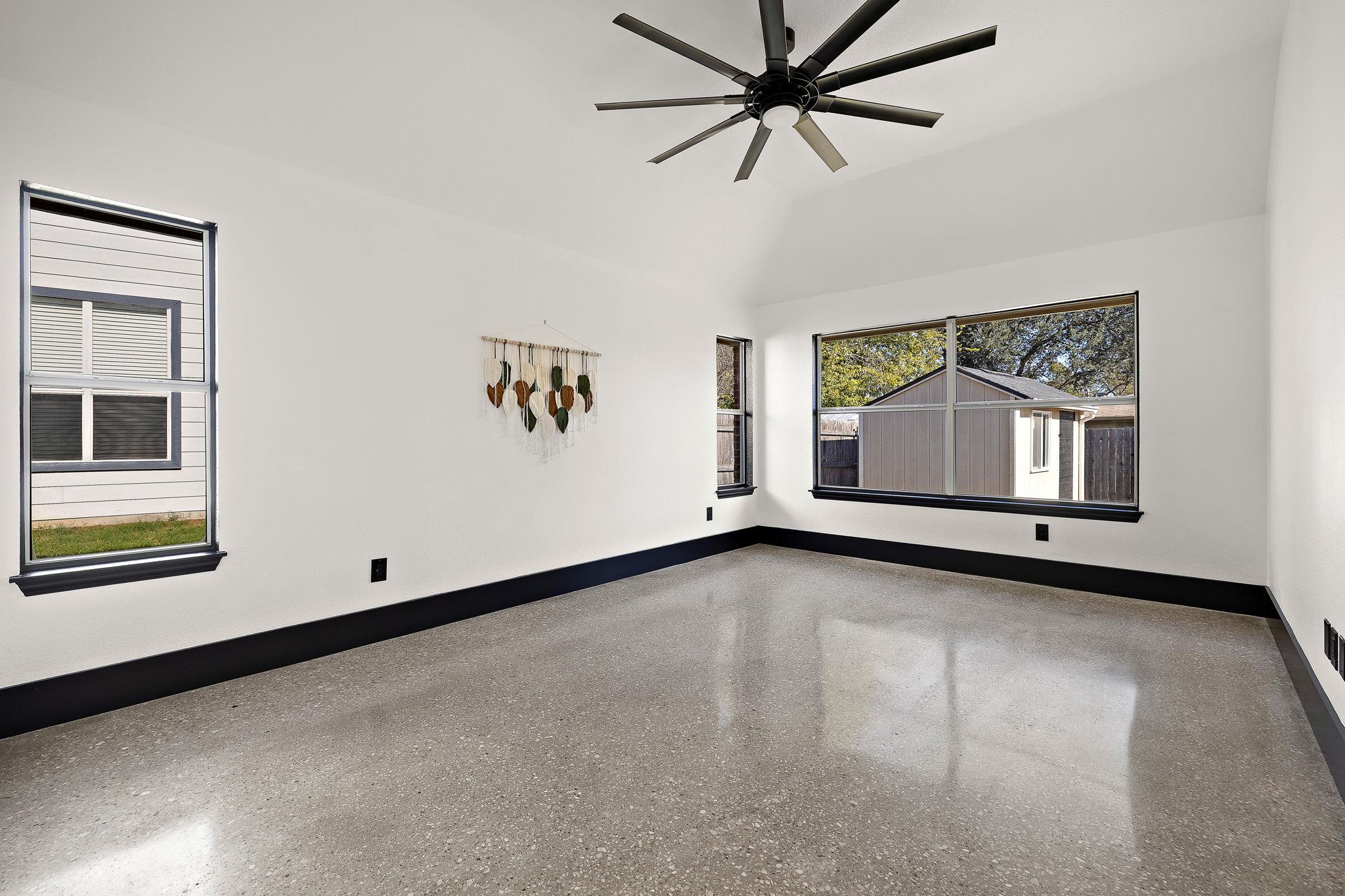 100 Whitfield St, Hutto, TX 78634