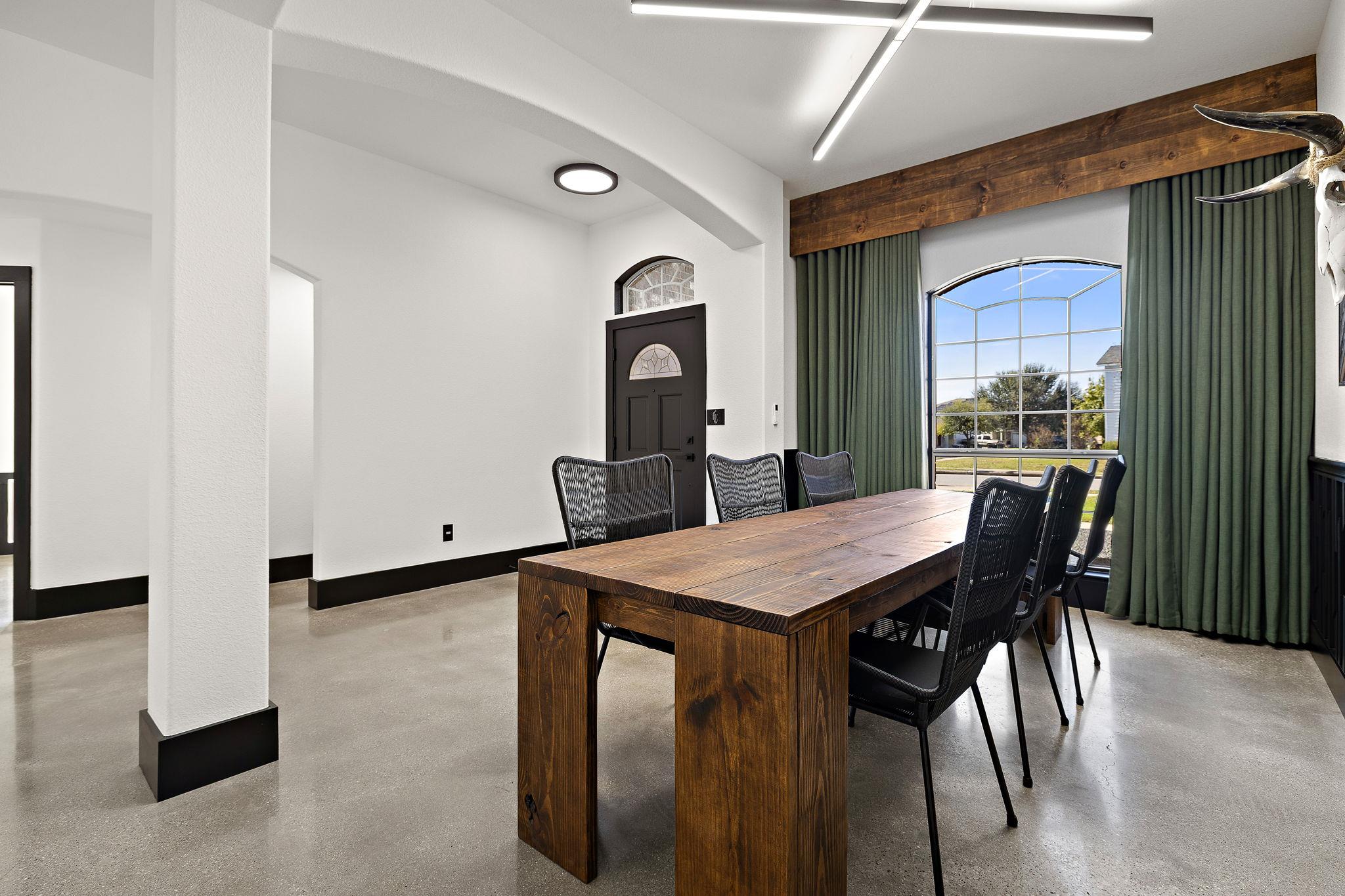 100 Whitfield St, Hutto, TX 78634