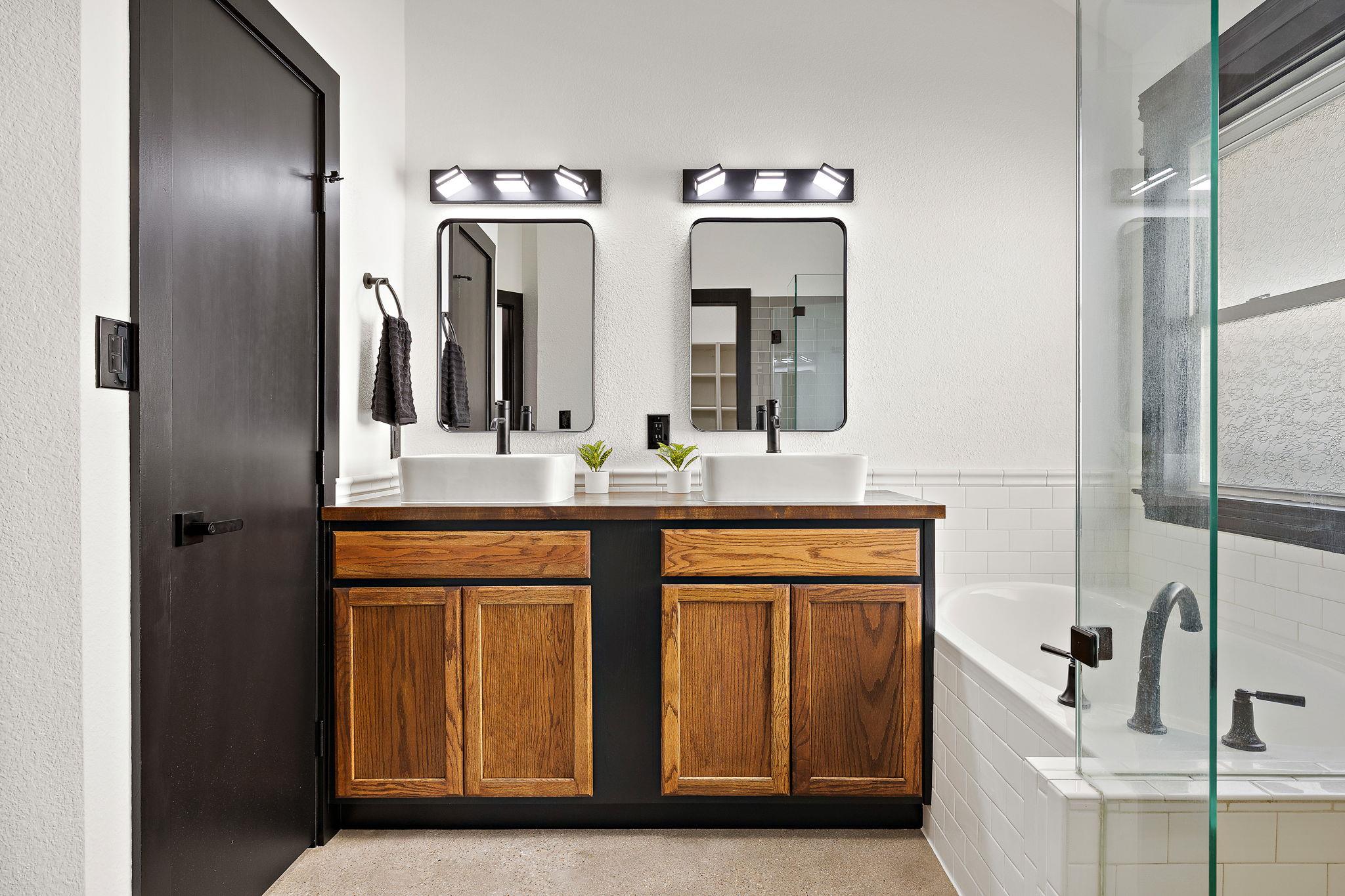 100 Whitfield St, Hutto, TX 78634