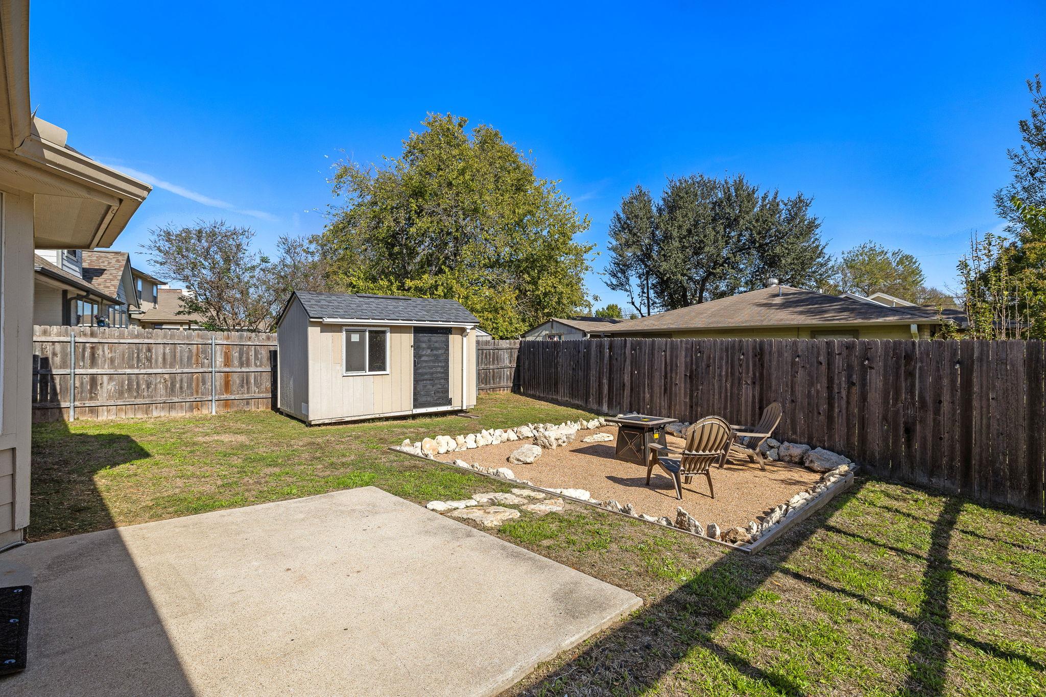 100 Whitfield St, Hutto, TX 78634