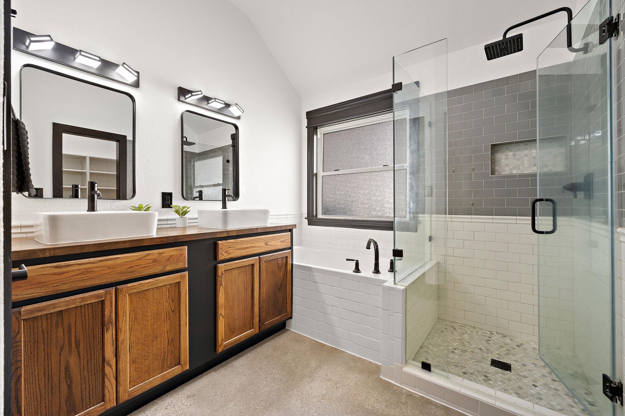 100 Whitfield St, Hutto, TX 78634