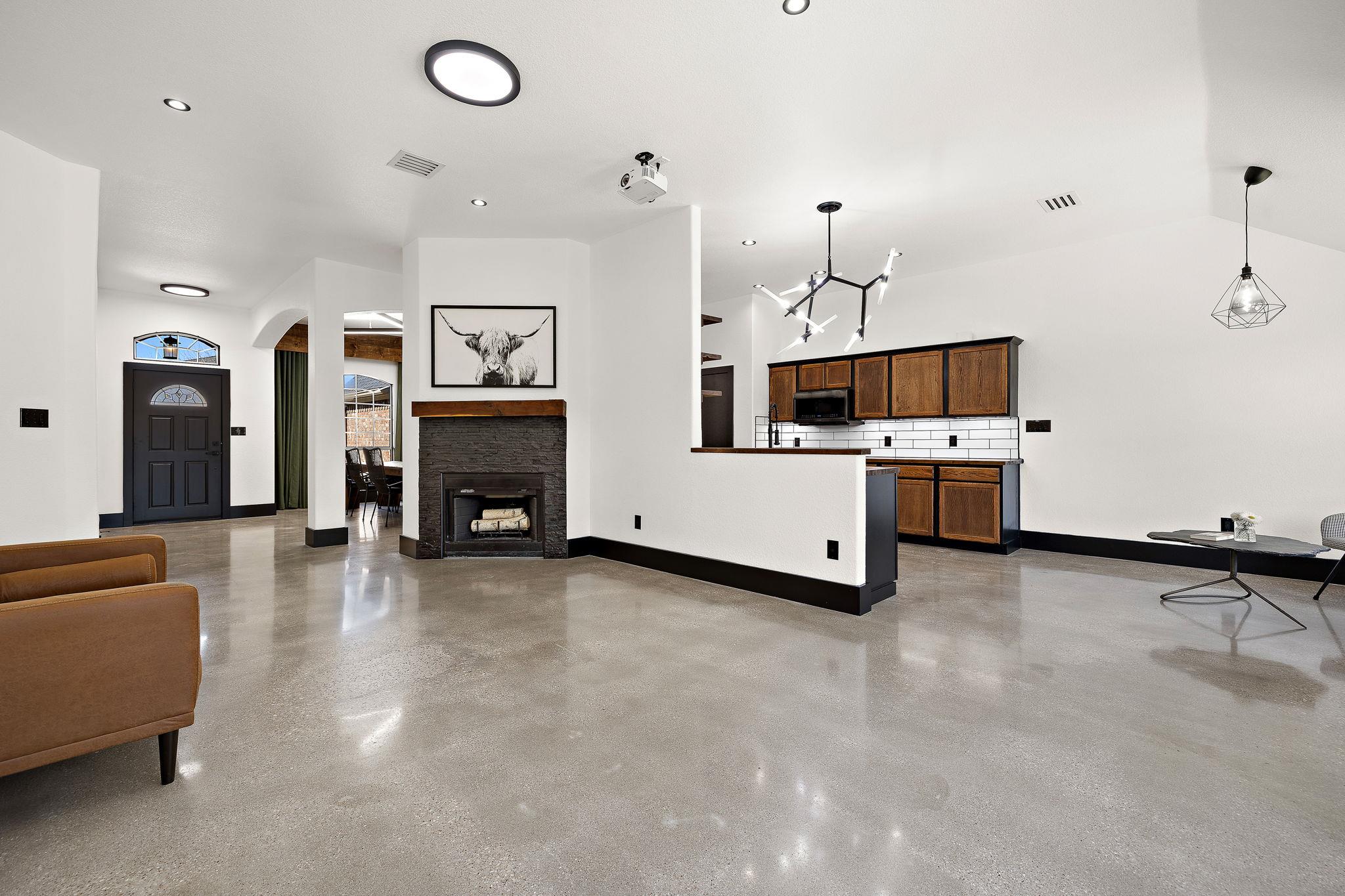 100 Whitfield St, Hutto, TX 78634