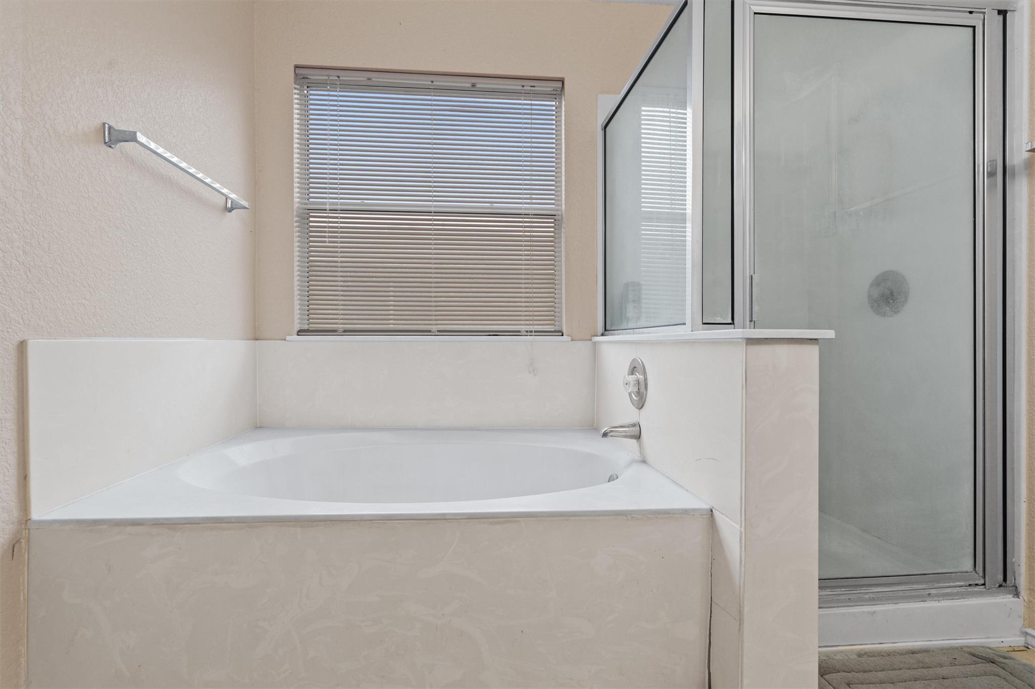 120 Paige Bnd, Hutto, TX 78634